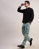 Men Comfort Straight Fit Mid-Rise Cargos Trousers