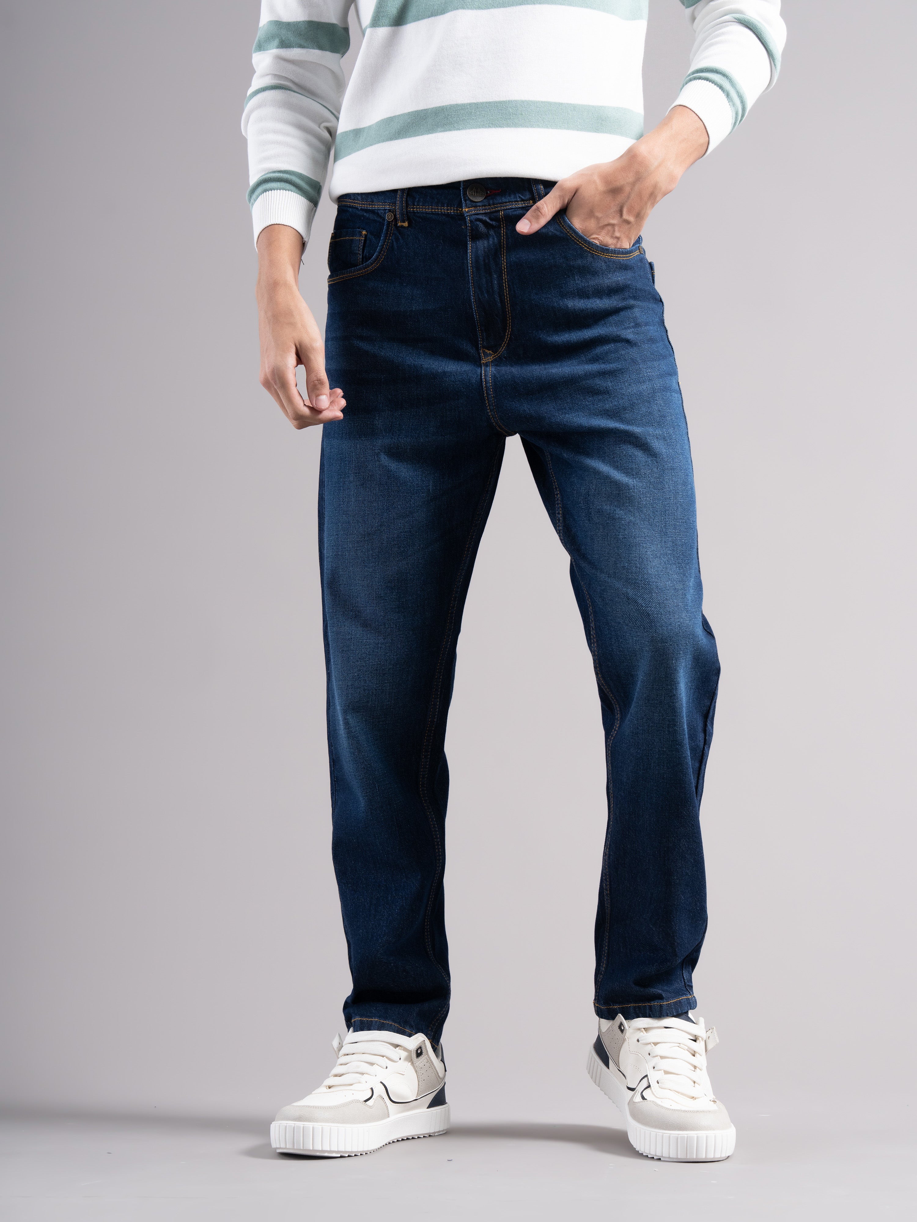 Men Smart Slim Fit Mid-Rise Light Fade Jeans