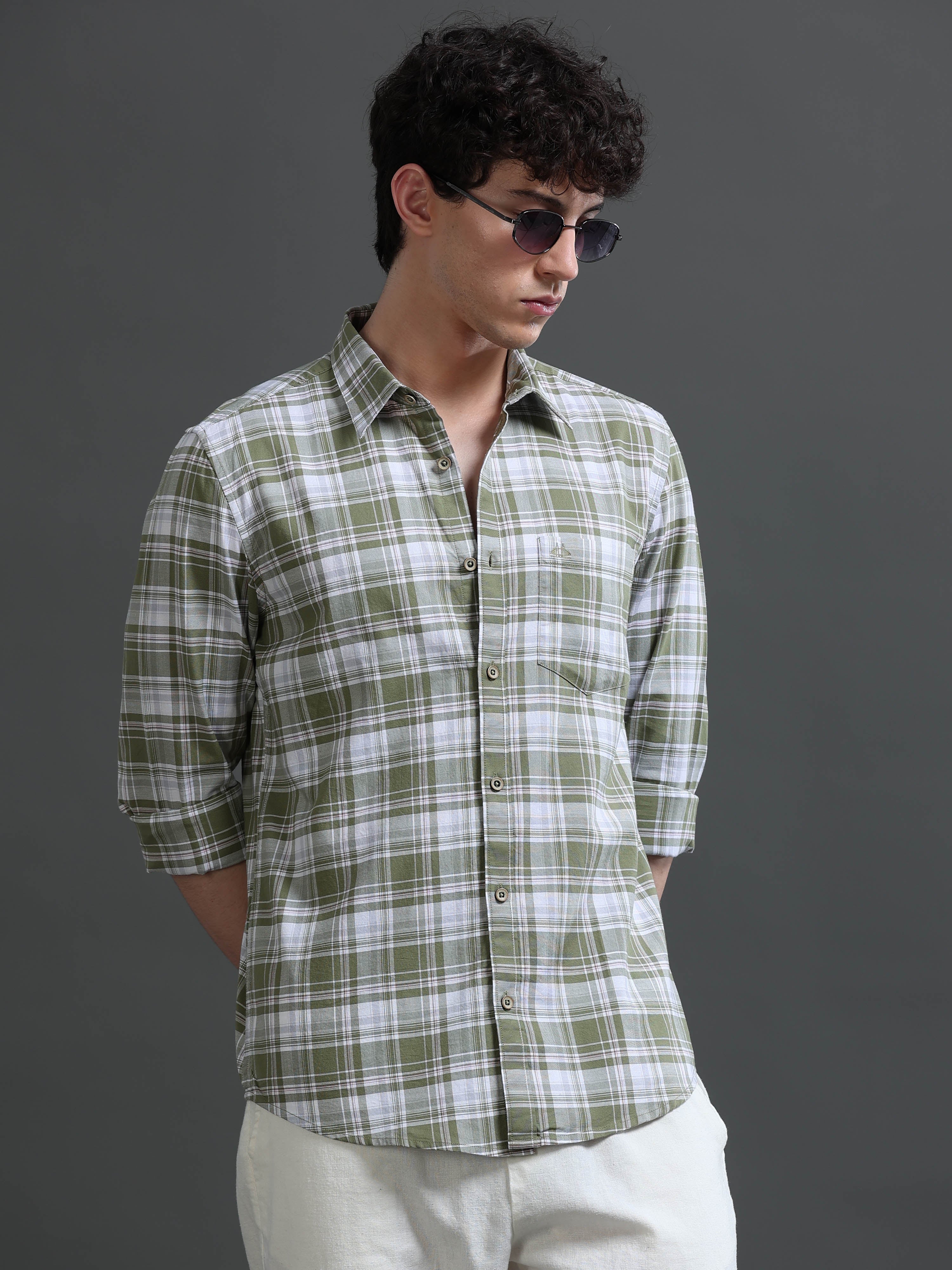 Men Smart Slim Fit Checked Casual Shirt