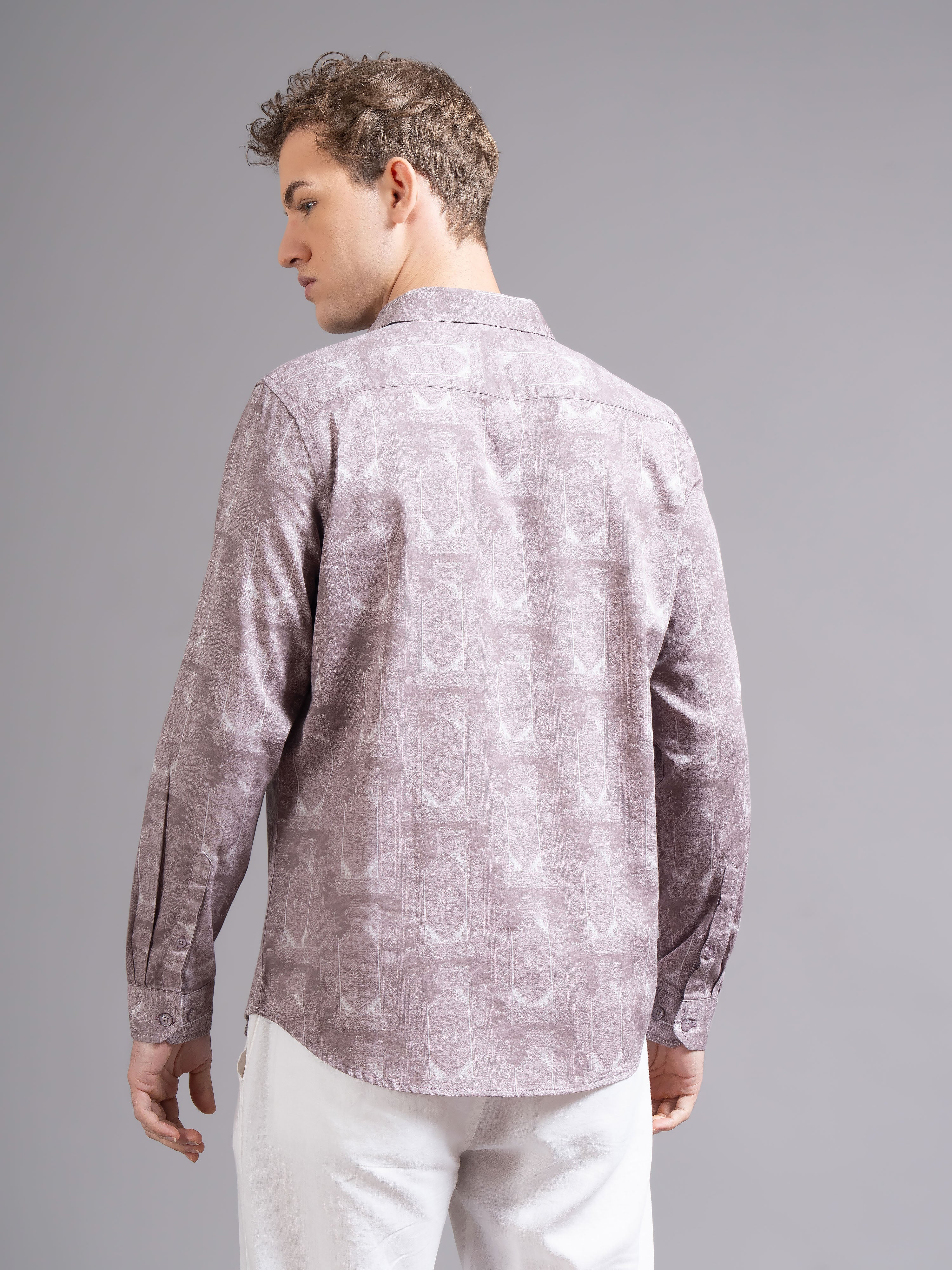 Men Geometric Print Slim Fit Shirt with Patch Pocket