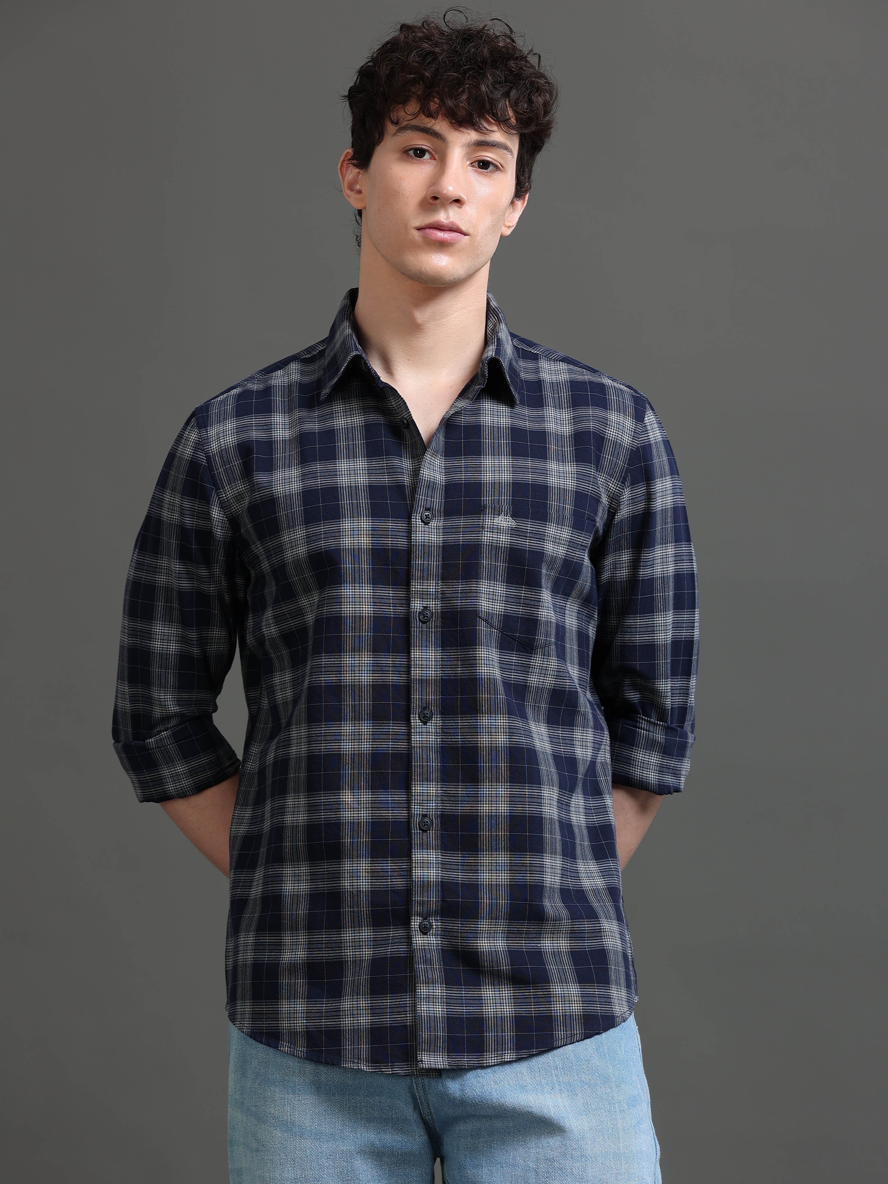 Men Smart Slim Fit Checked Casual Shirt