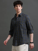 Men Smart Slim Fit Checked Casual Shirt