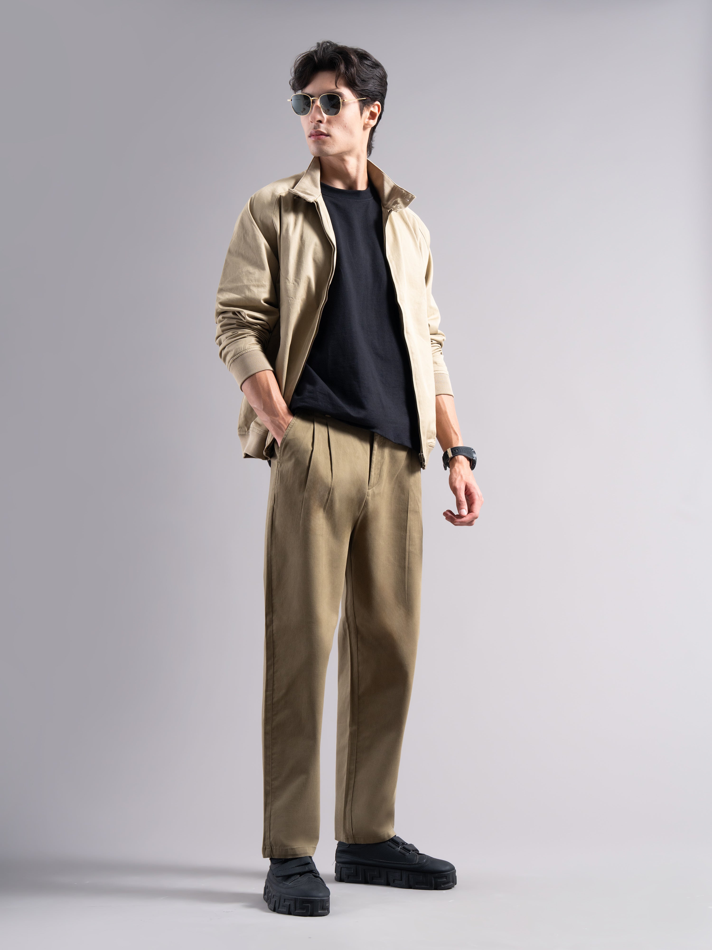 Men Low-Rise Relaxed Fit Pleated Chinos