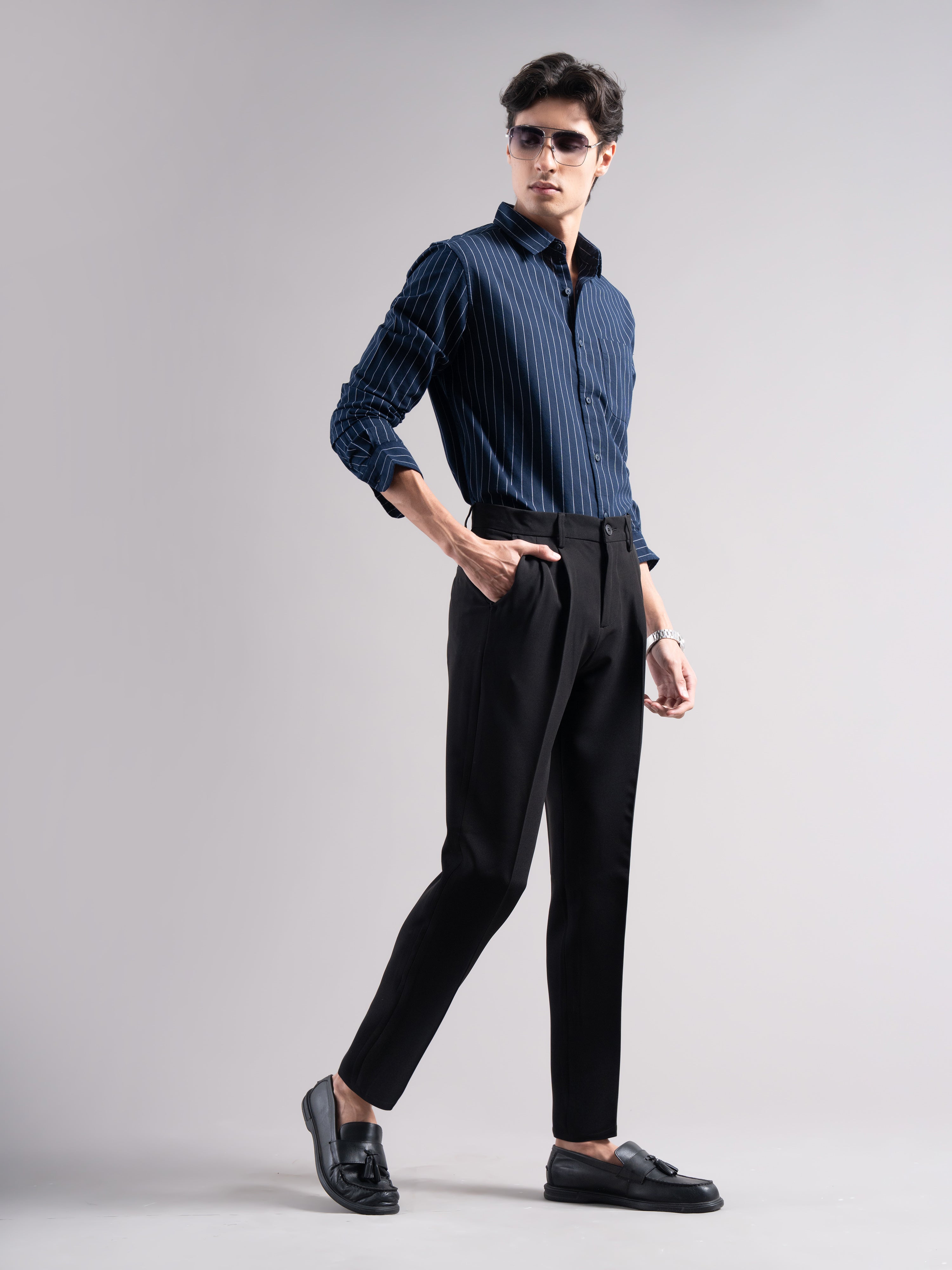 Men Low-Rise Relaxed Fit Stretchable Pleated Chinos