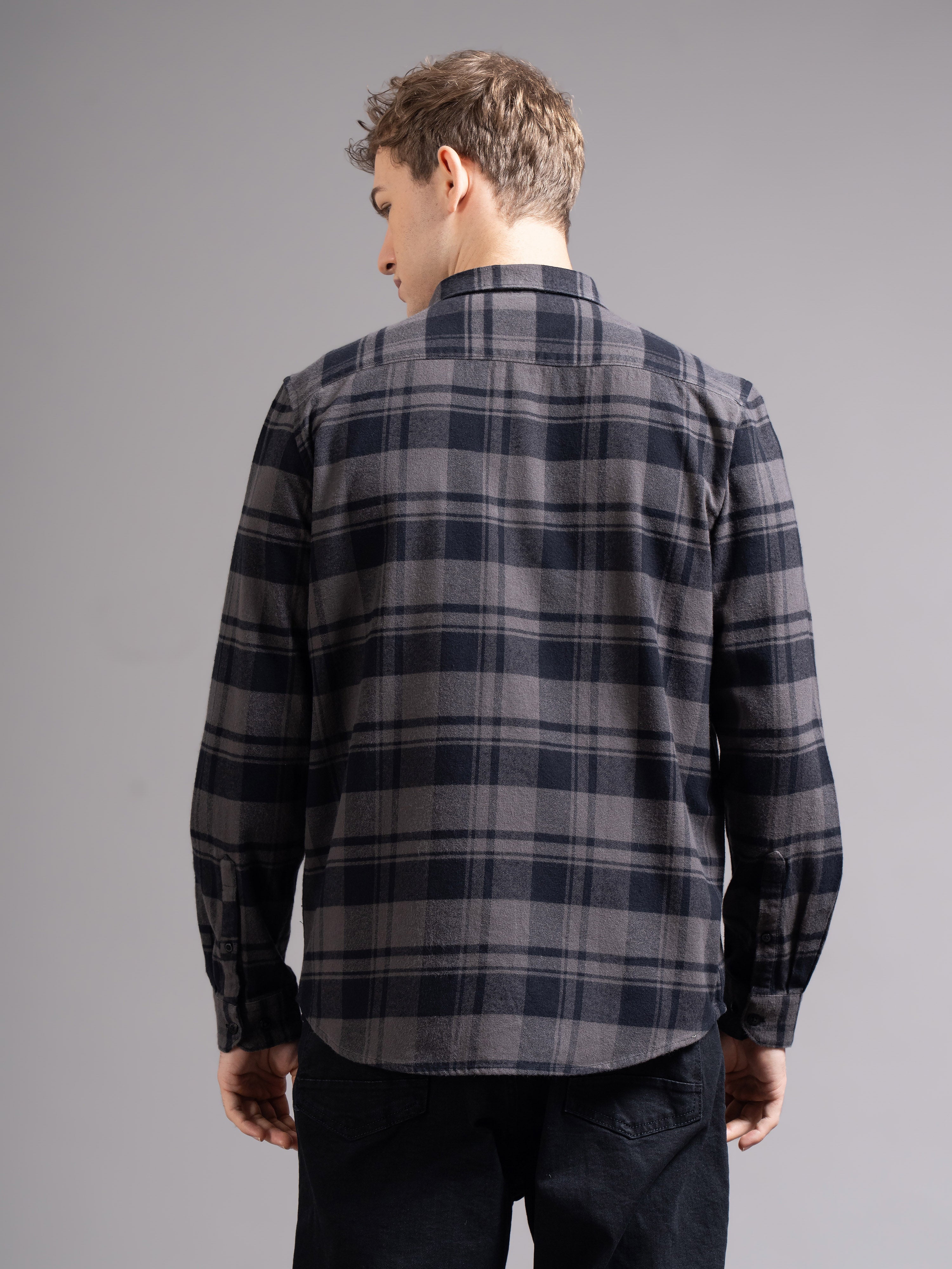 Men Smart Relaxed Fit Checked Spread Collar Cotton Casual Shirt
