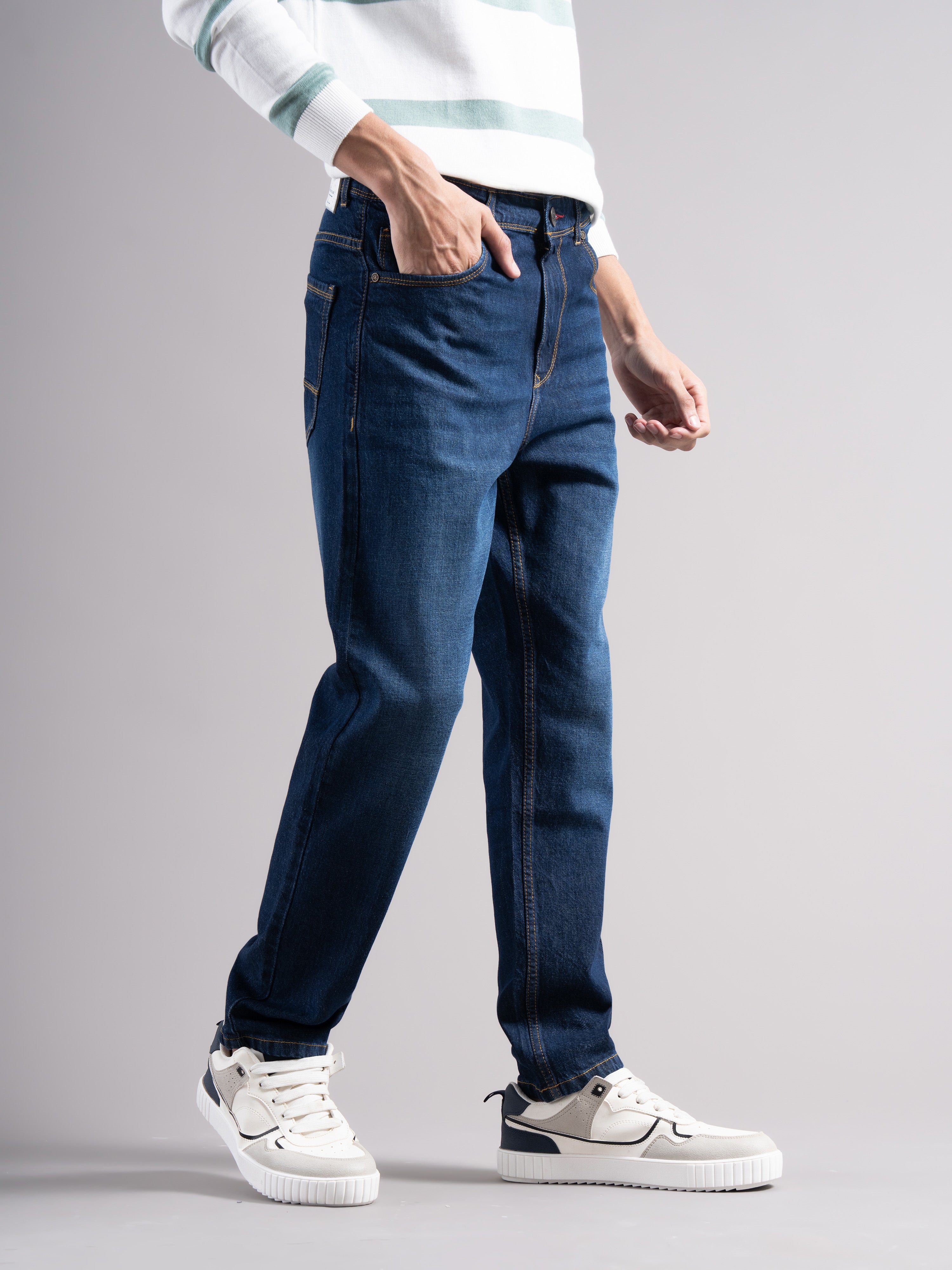Men Smart Slim Fit Mid-Rise Light Fade Jeans