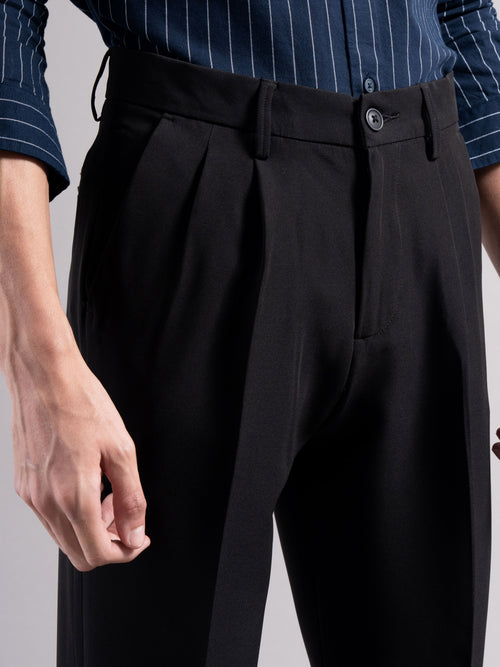 Men Low-Rise Relaxed Fit Stretchable Pleated Chinos
