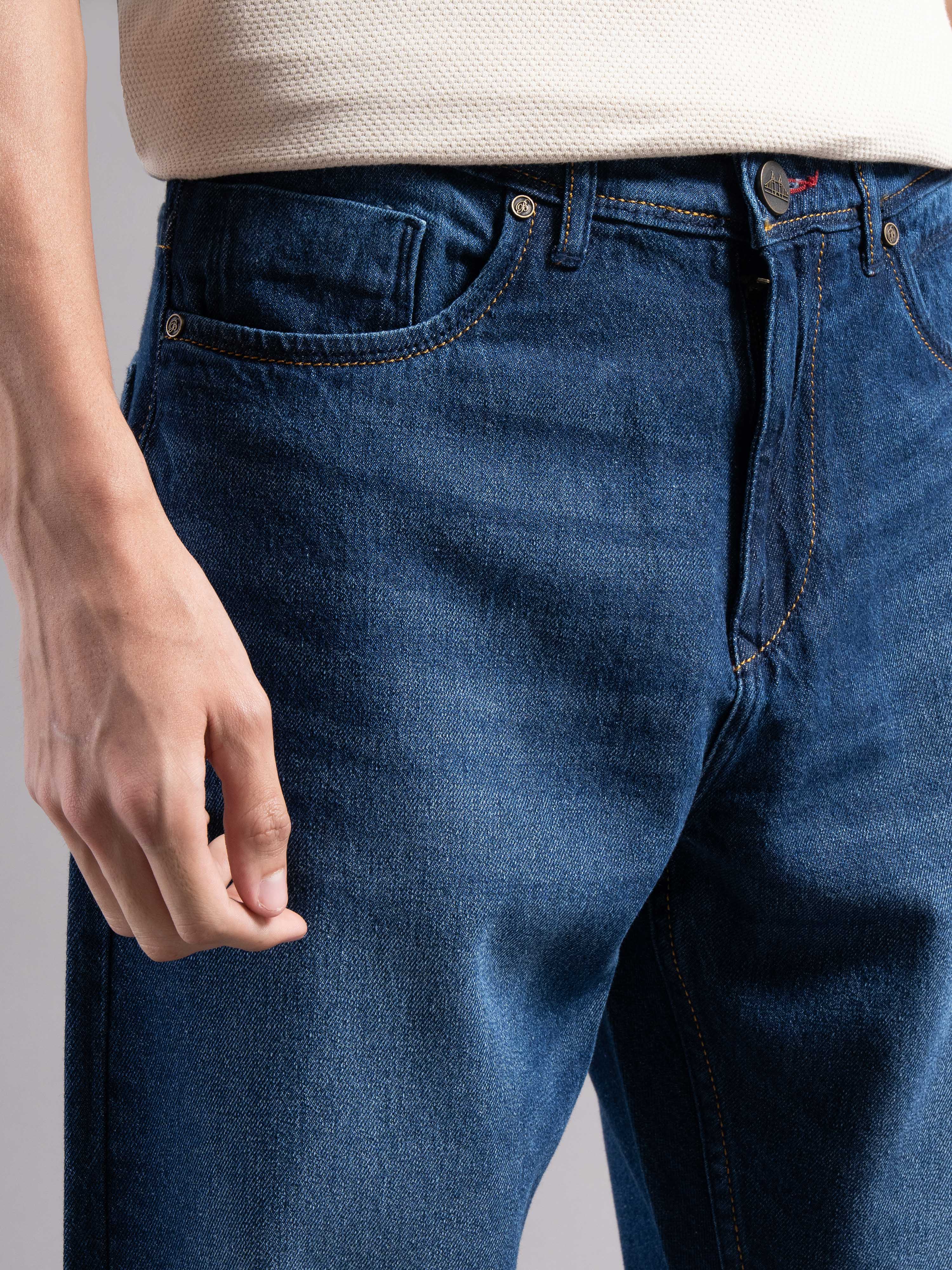 Men Smart Slim Fit Mid-Rise Light Fade Jeans