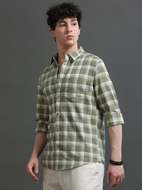 Men Smart Slim Fit Checked Casual Shirt