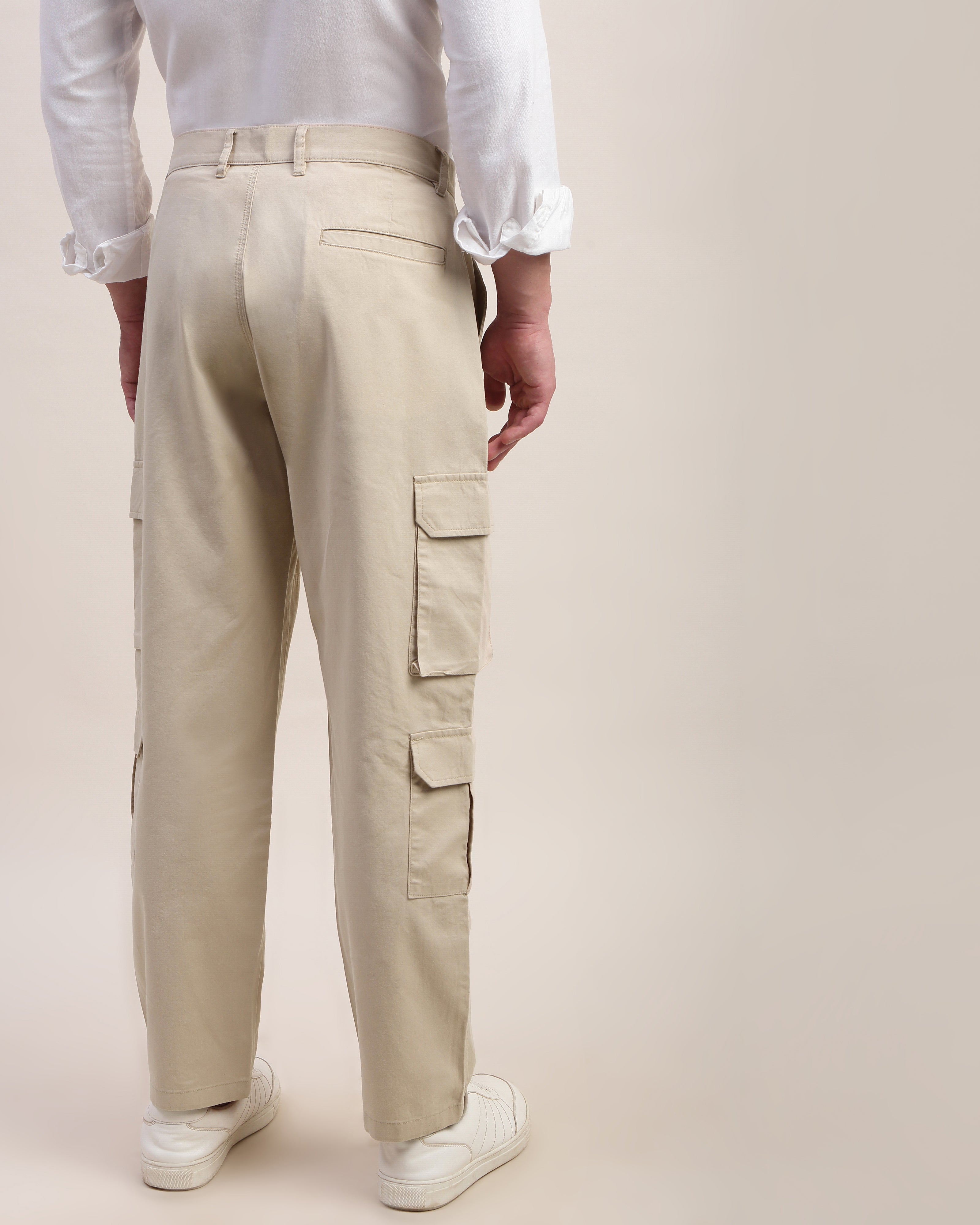 Men Comfort Straight Fit Low-Rise Cargos Trouser
