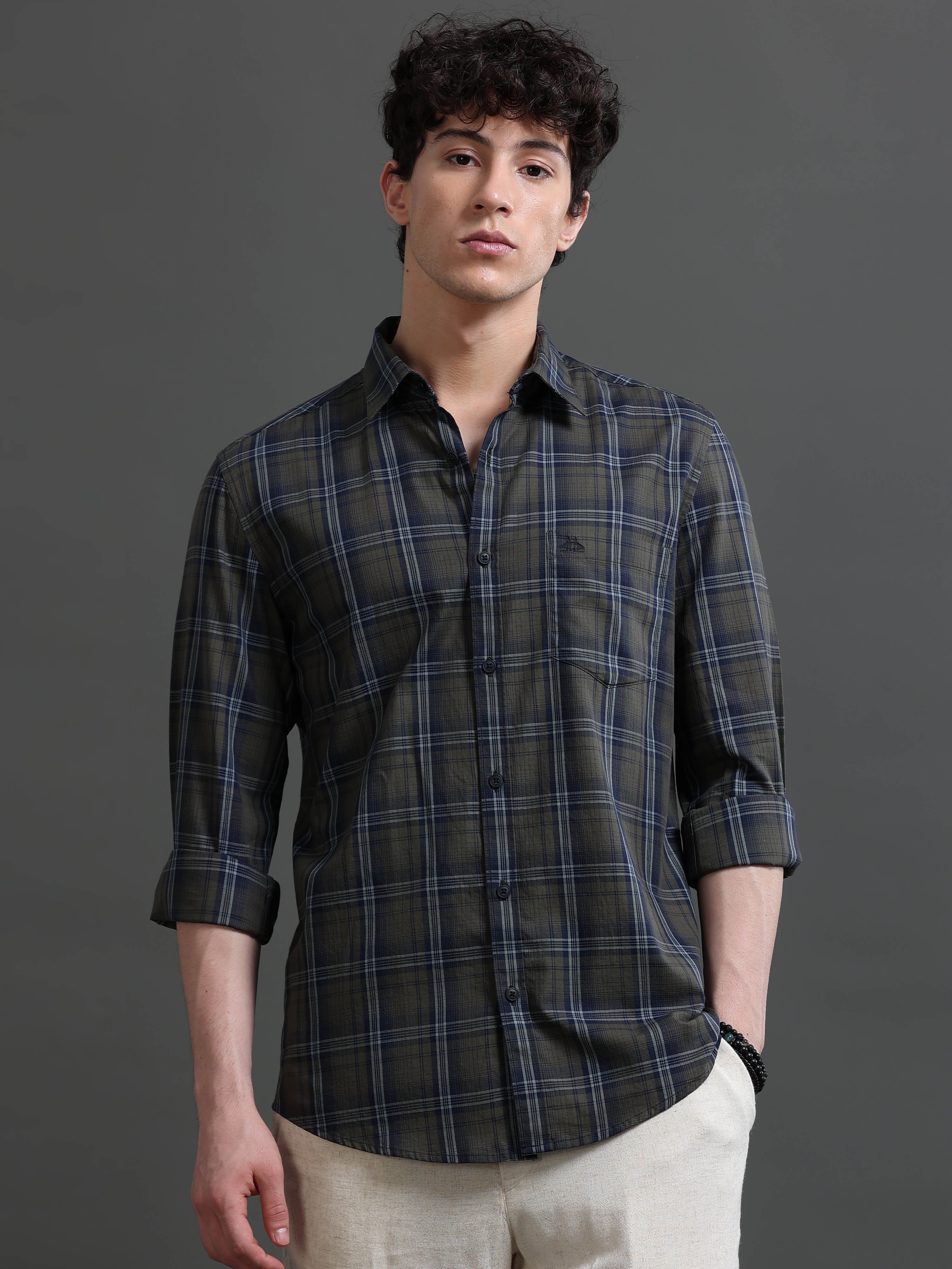 Men Smart Slim Fit Checked Casual Shirt