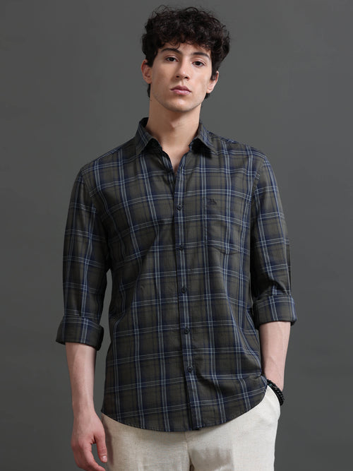 Men Smart Slim Fit Checked Casual Shirt