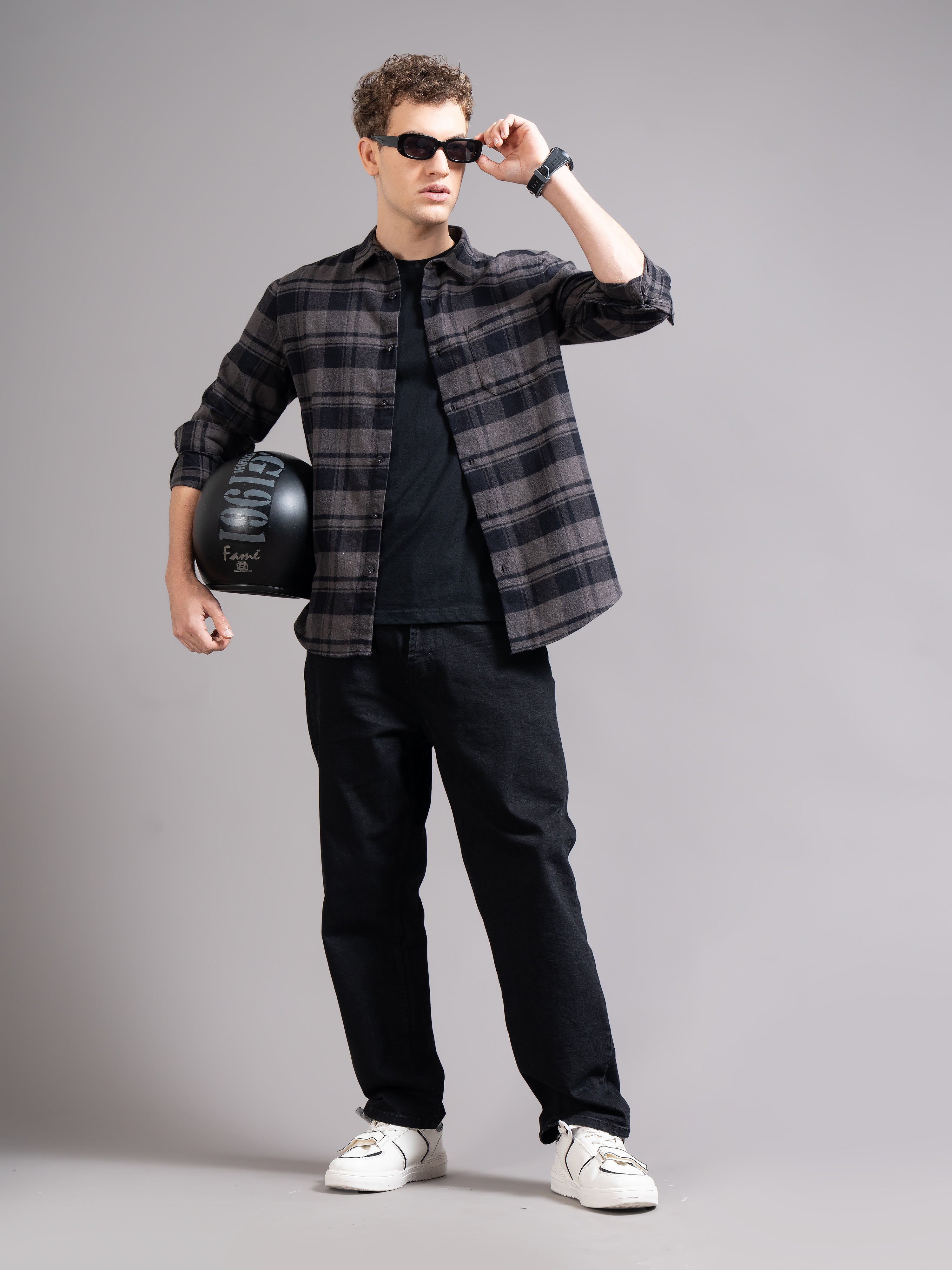 Men Smart Relaxed Fit Checked Spread Collar Cotton Casual Shirt