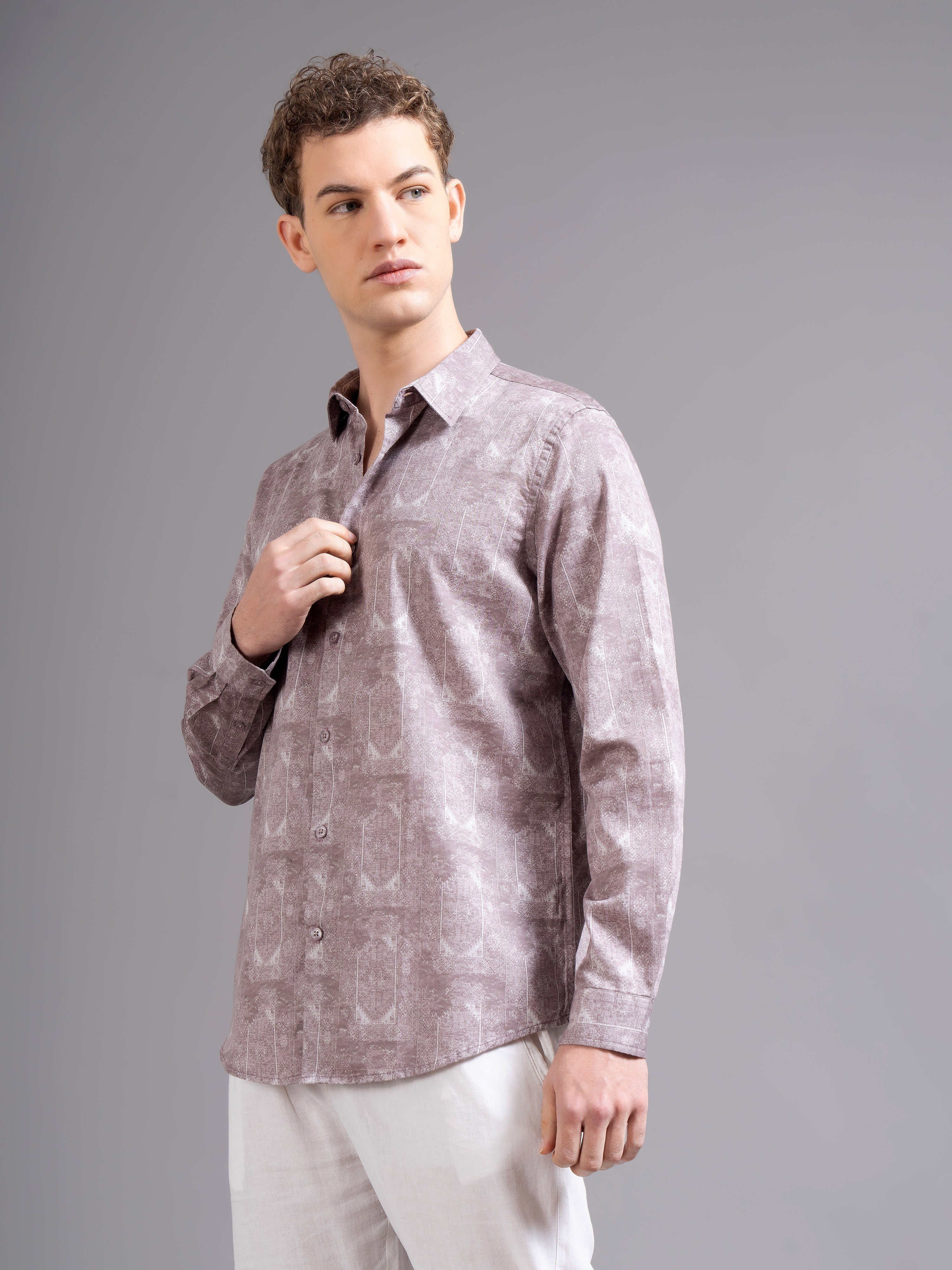 Men Geometric Print Slim Fit Shirt with Patch Pocket