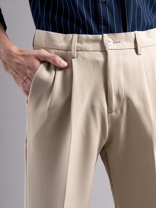 Men Low-Rise Relaxed Fit Stretchable Pleated Chinos