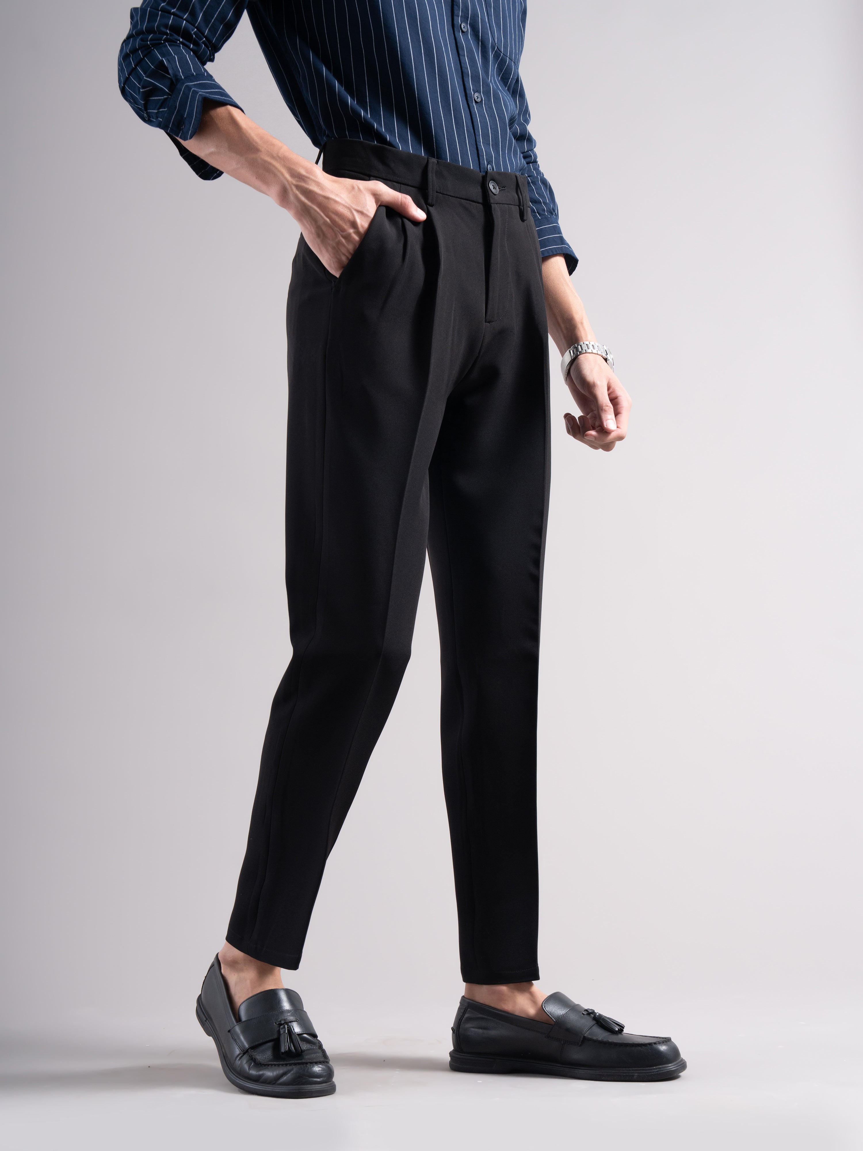 Men Low-Rise Relaxed Fit Stretchable Pleated Chinos