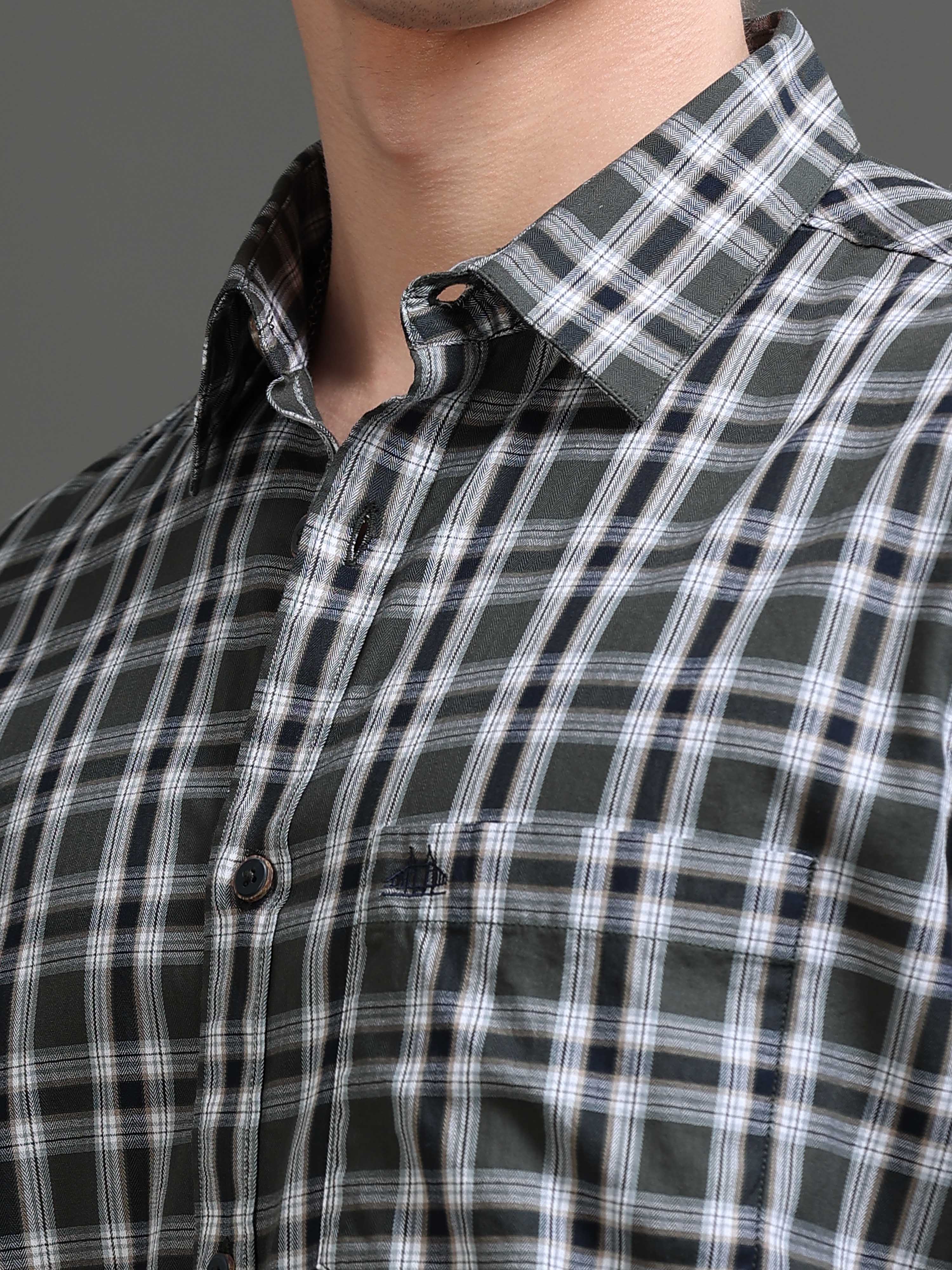 Men Smart Slim Fit Checked Casual Shirt