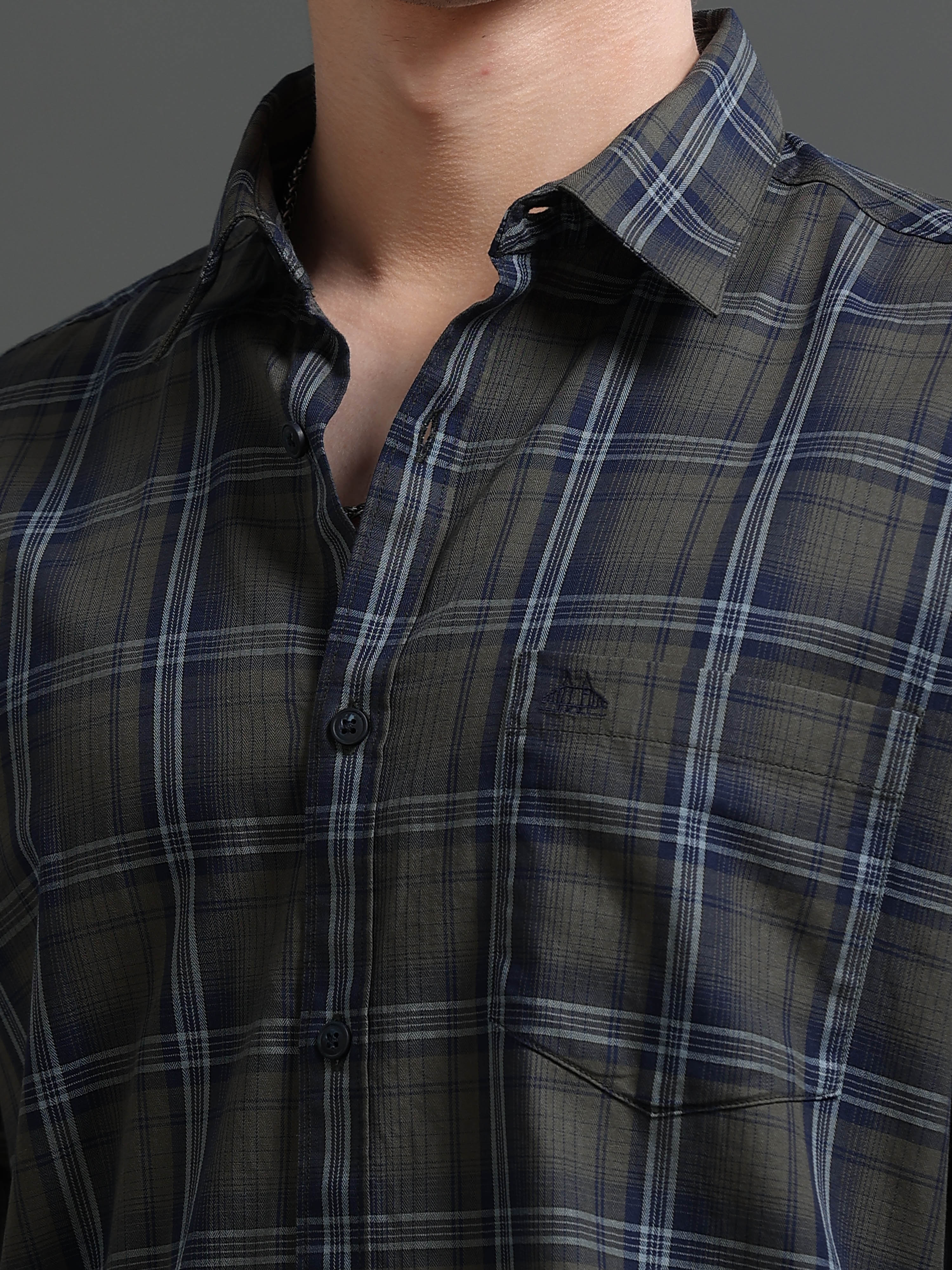 Men Smart Slim Fit Checked Casual Shirt