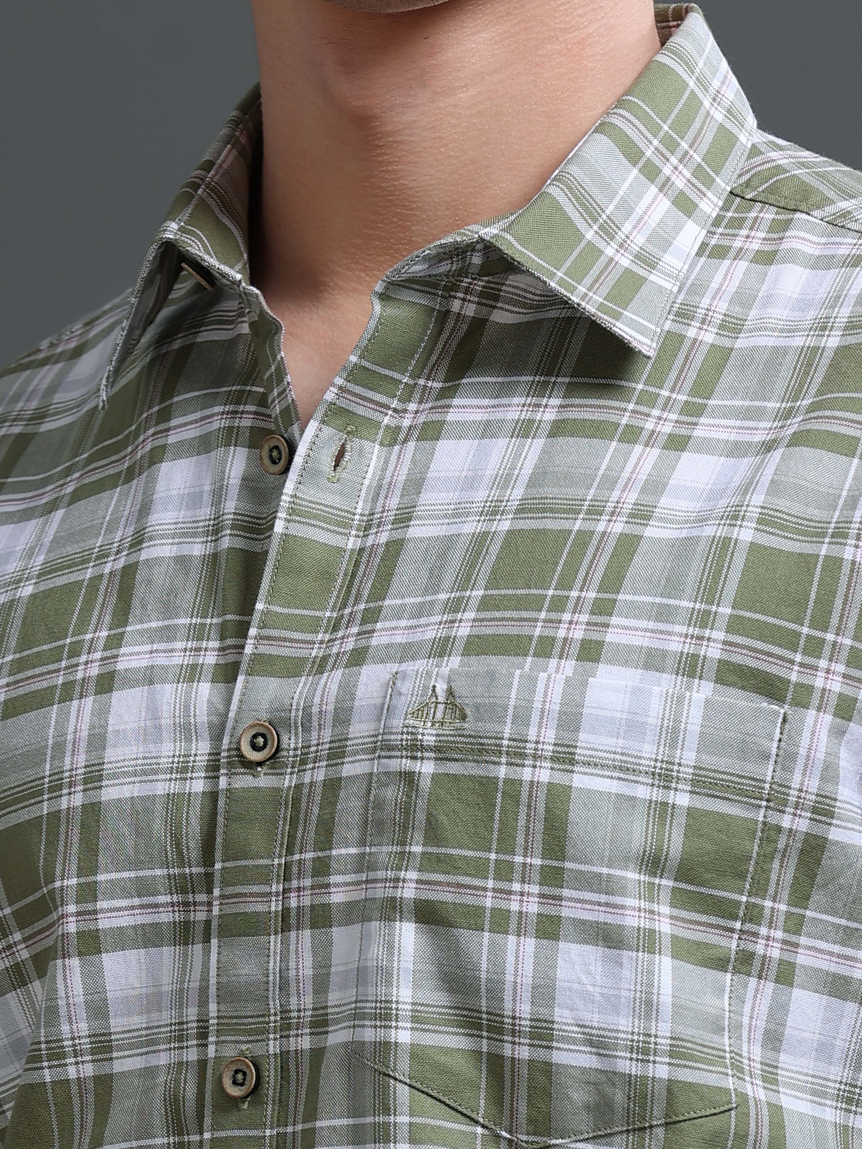 Men Smart Slim Fit Checked Casual Shirt