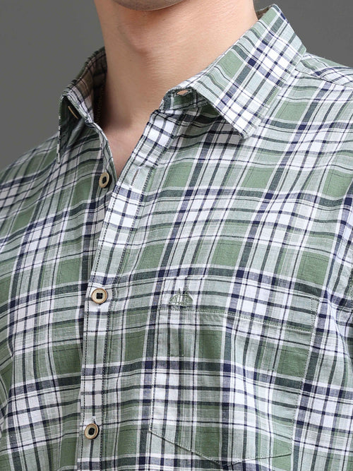 Men Smart Slim Fit Checked Casual Shirt