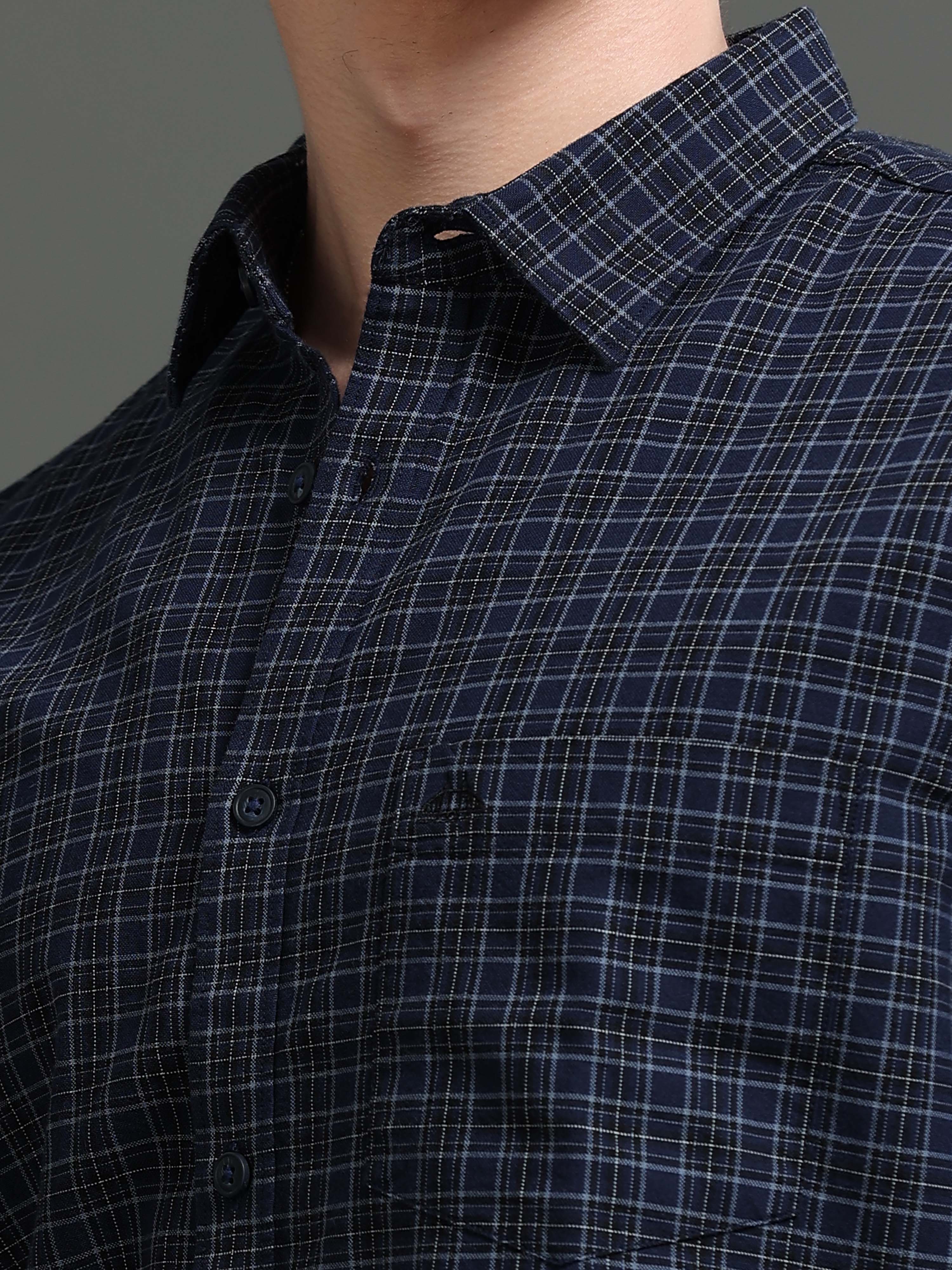 Men Smart Slim Fit Checked Casual Shirt