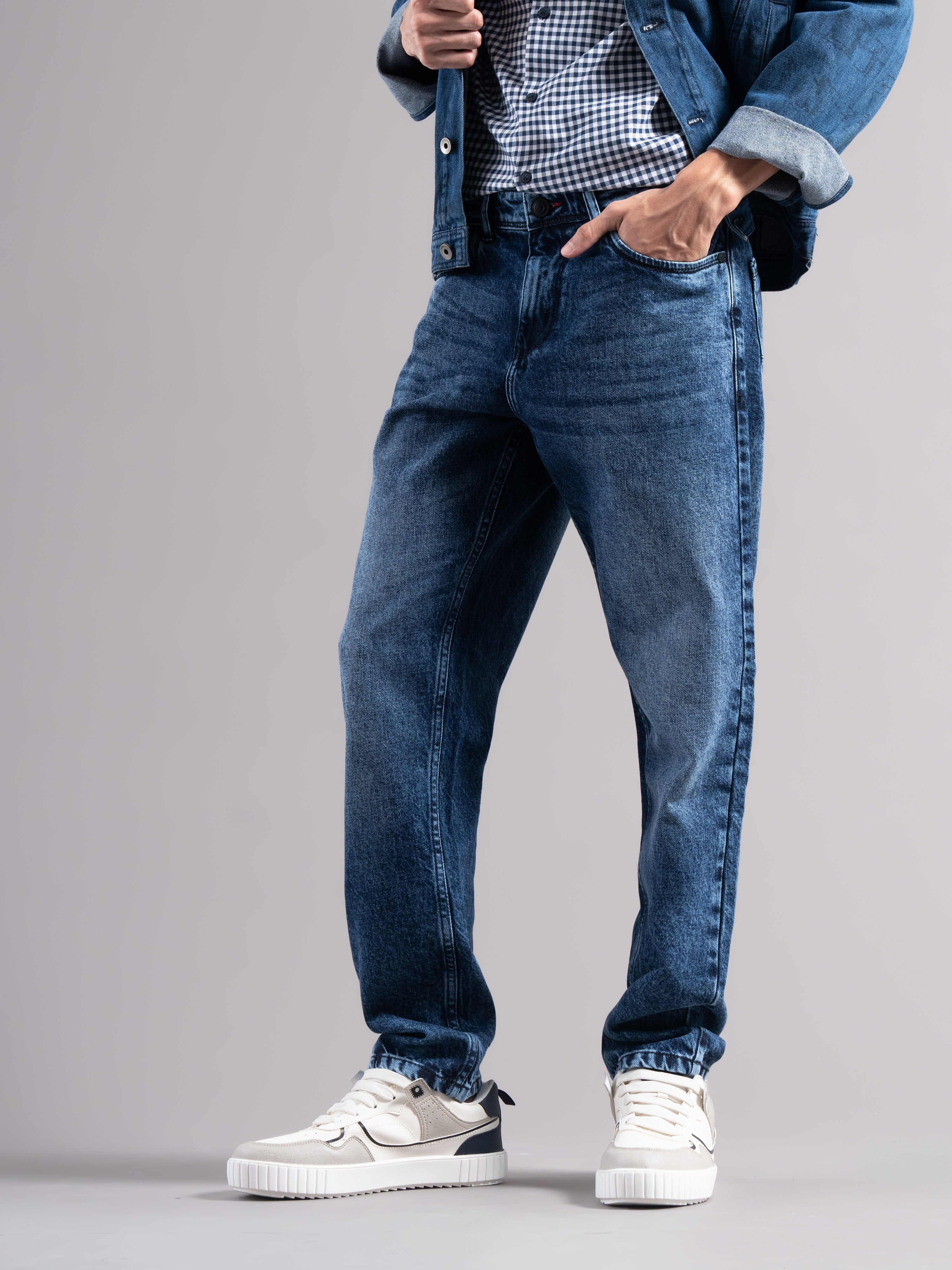 Men Smart Slim Fit Mid-Rise Light Fade Jeans