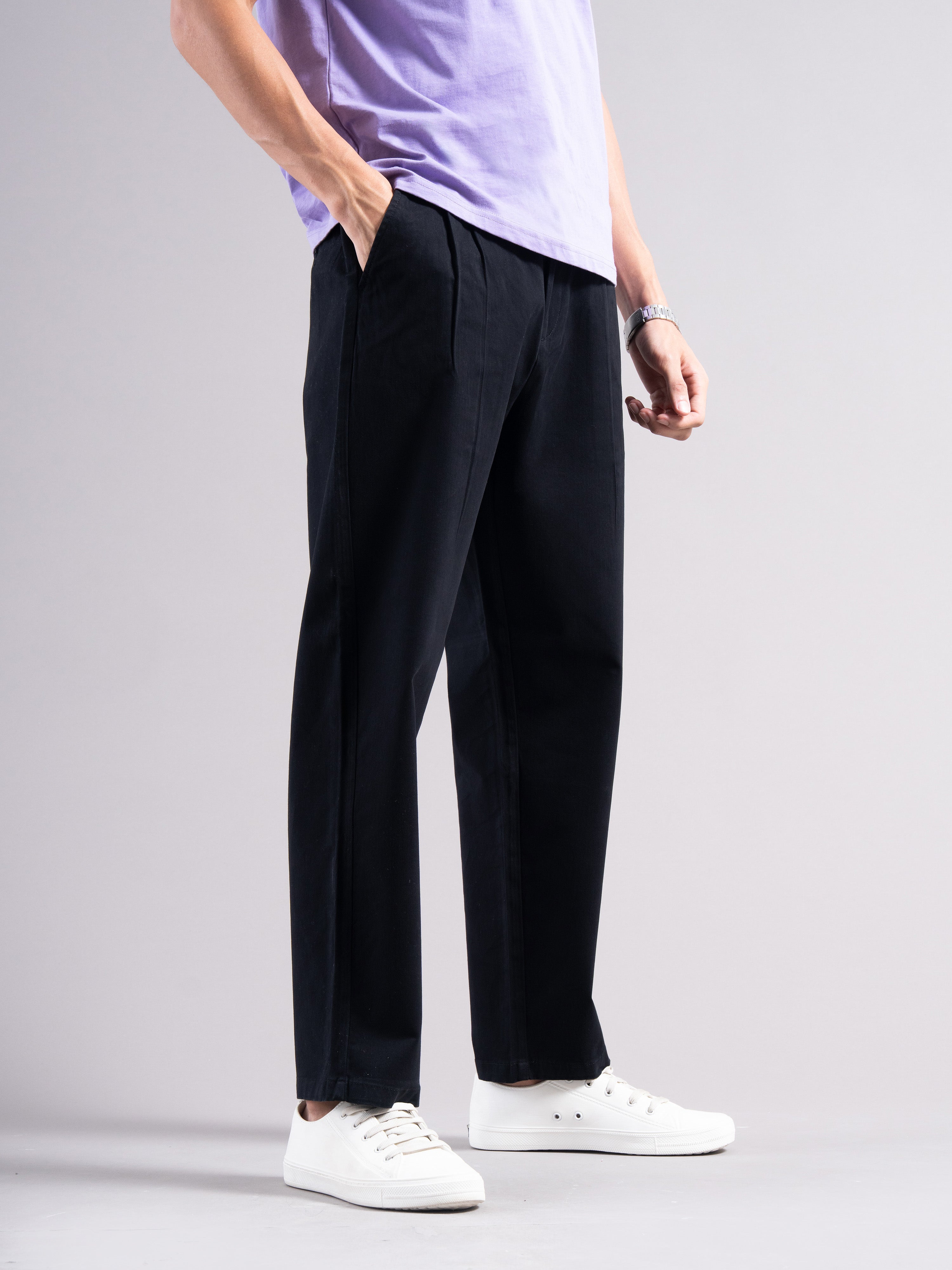 Men Low-Rise Relaxed Fit Pleated Chinos