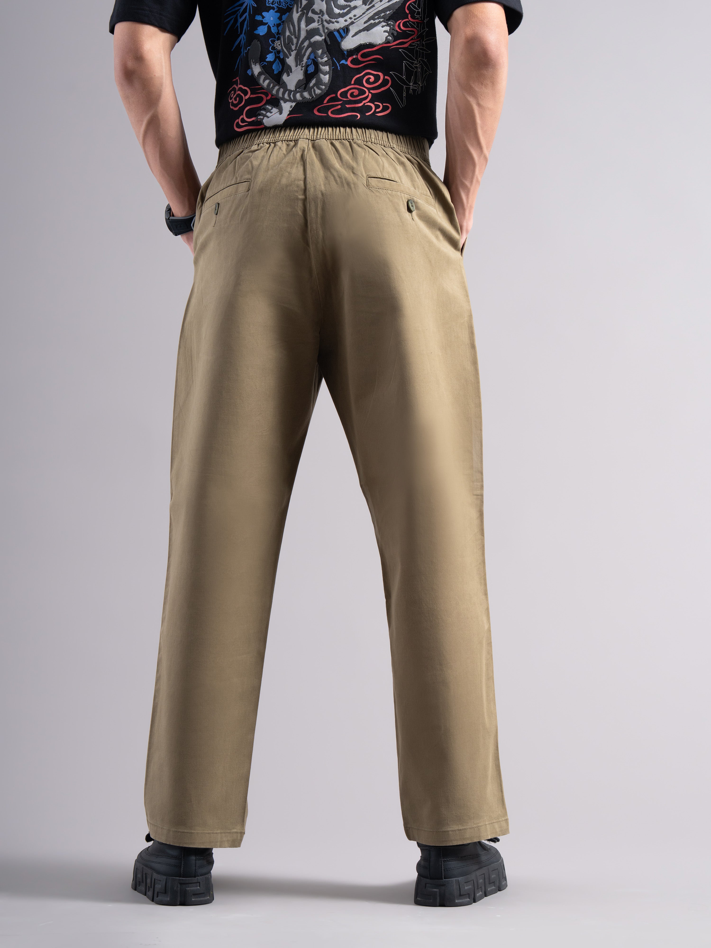Men Low-Rise Relaxed Fit Pleated Chinos