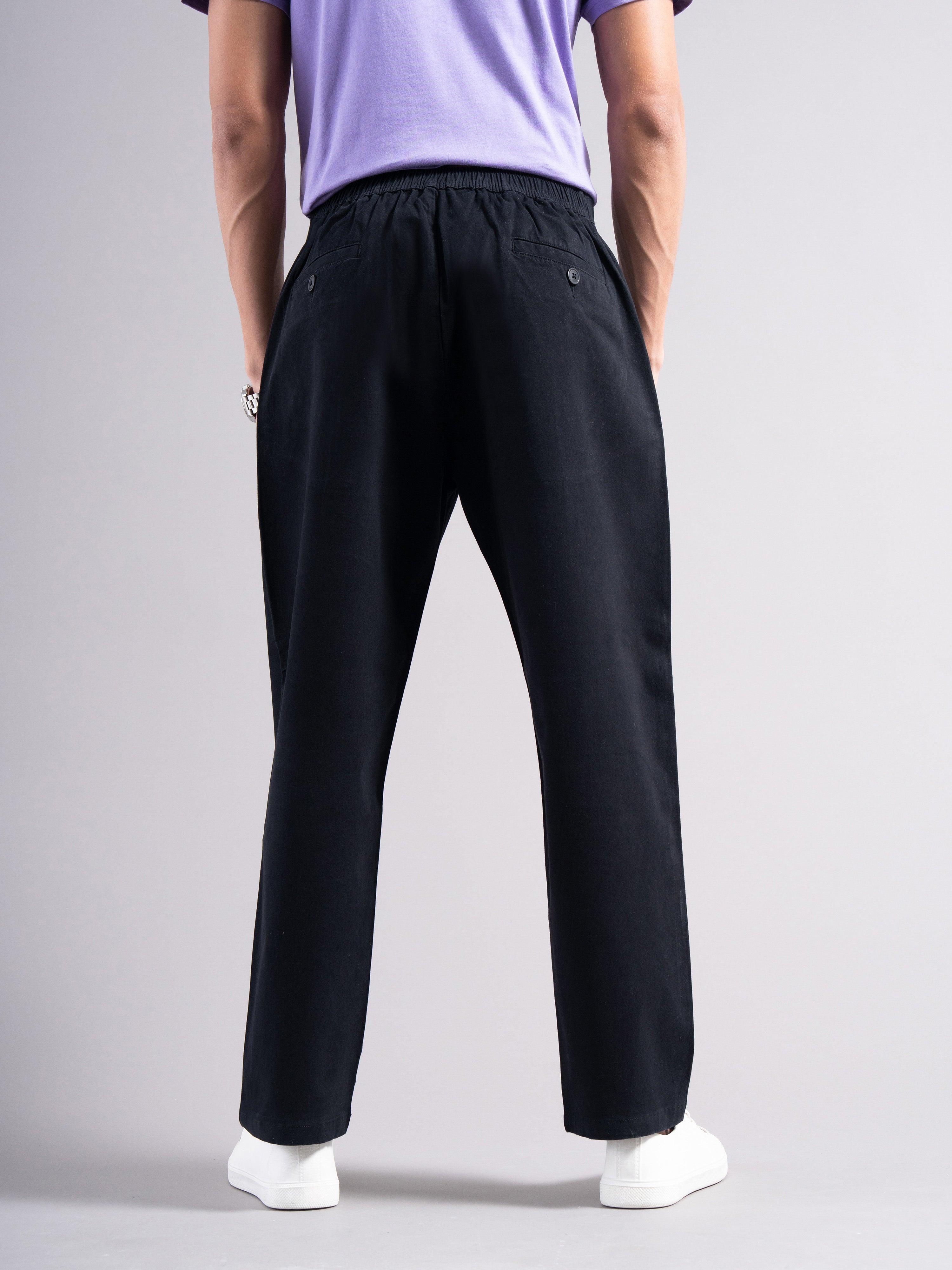 Men Low-Rise Relaxed Fit Pleated Chinos