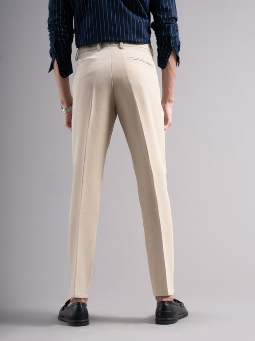 Men Low-Rise Relaxed Fit Stretchable Pleated Chinos