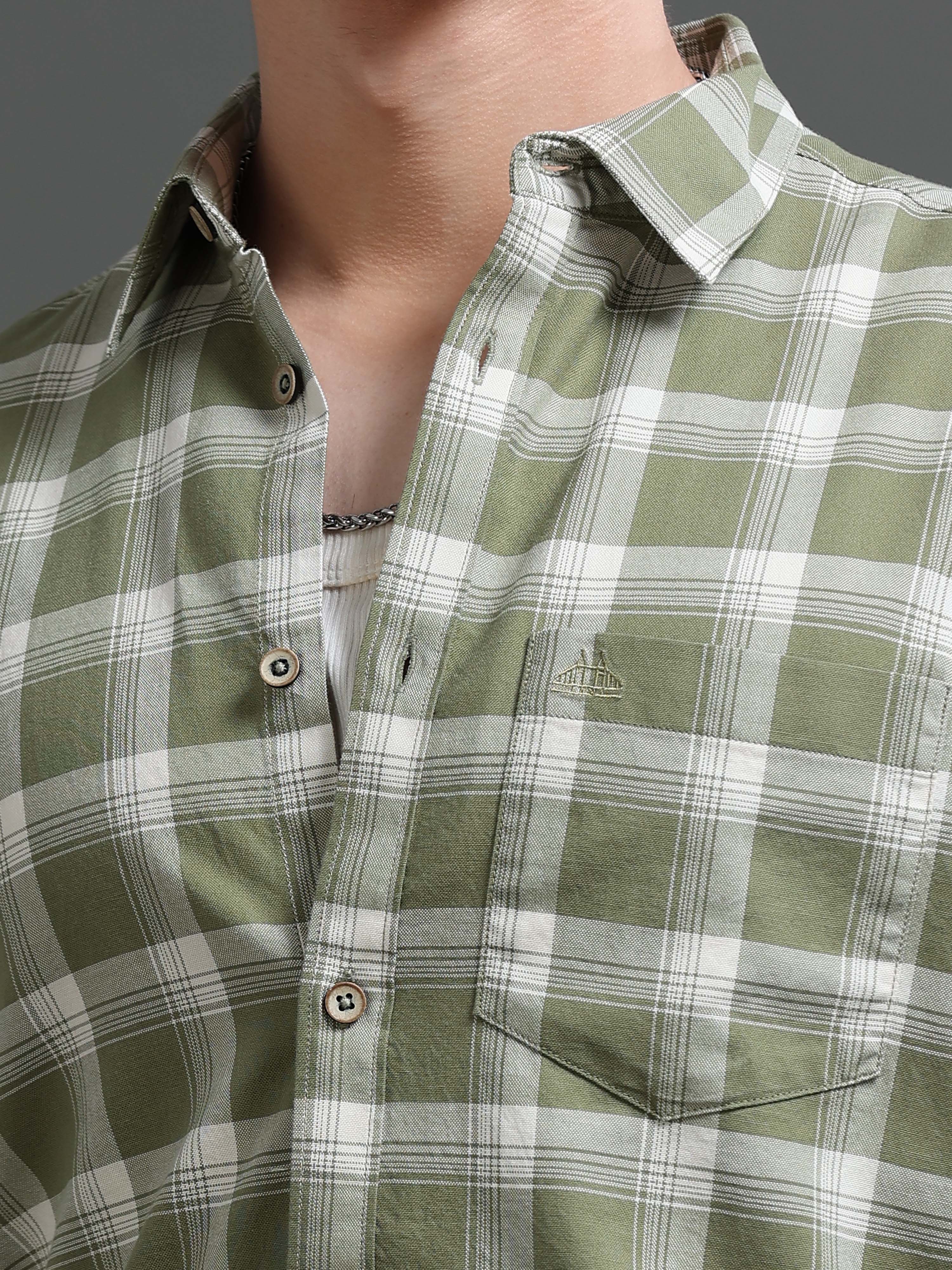 Men Smart Slim Fit Checked Casual Shirt