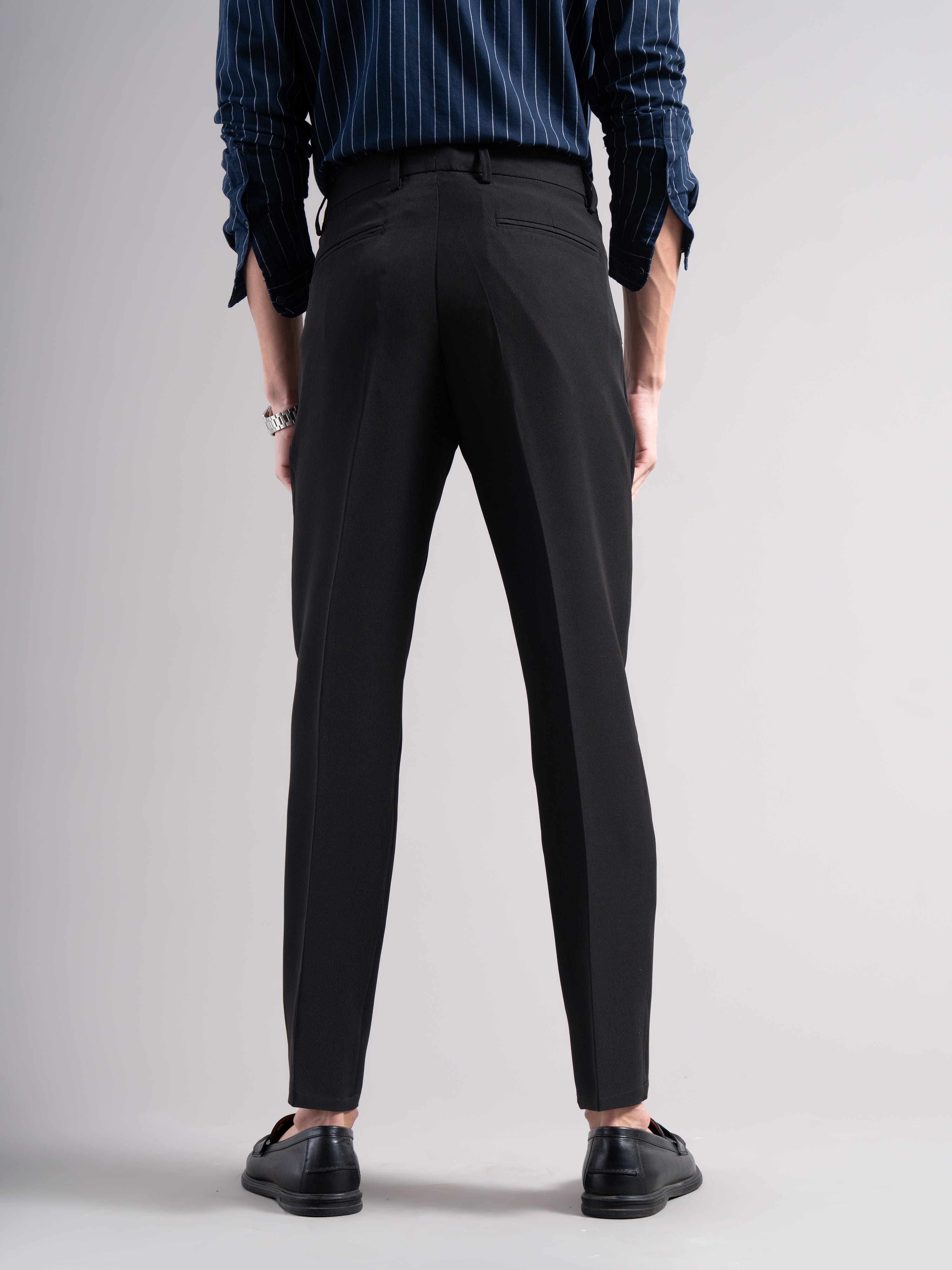Men Low-Rise Relaxed Fit Stretchable Pleated Chinos