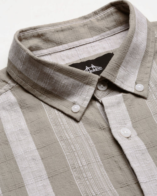 Men Comfort Fit Vertical Striped Casual Shirt