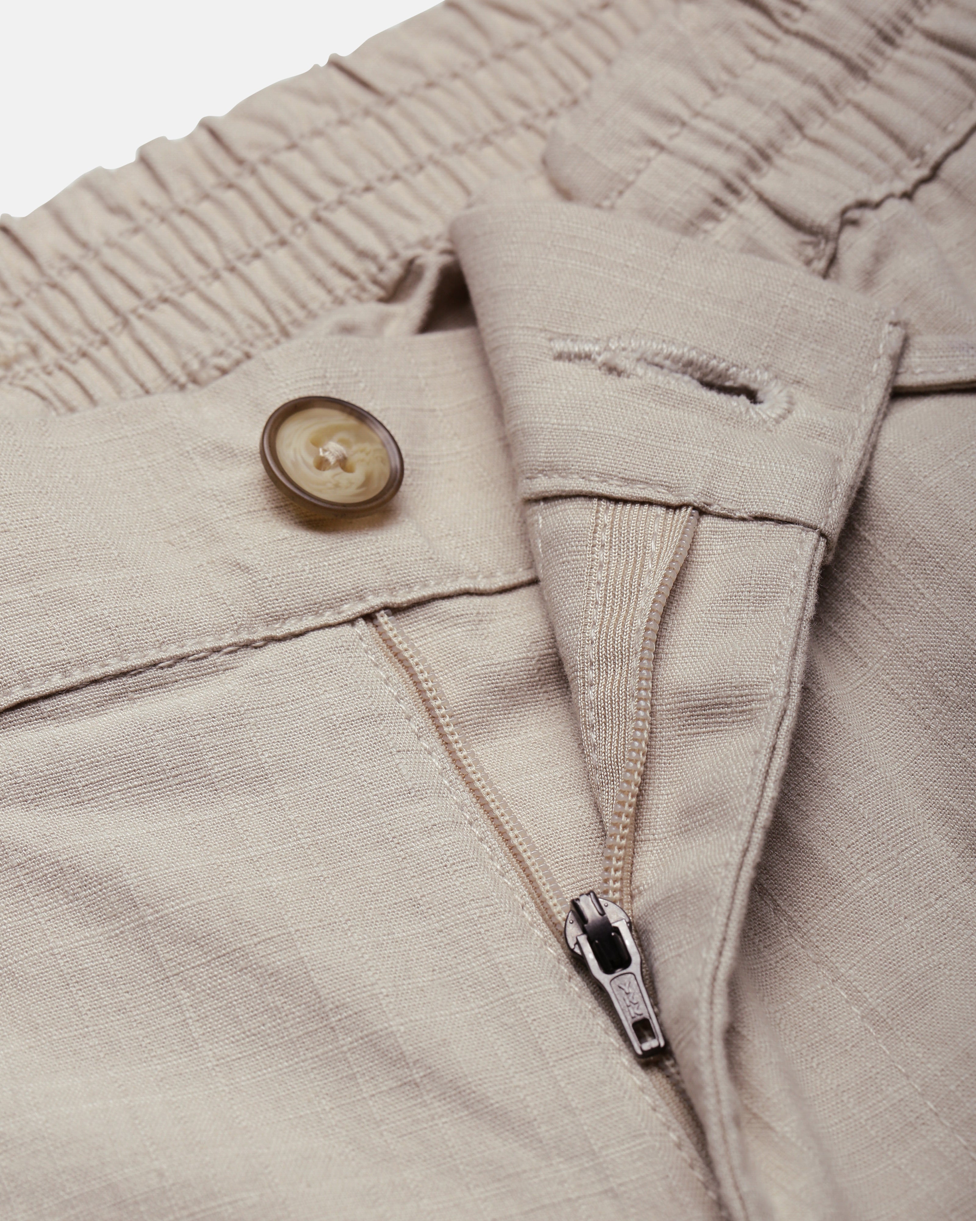 Men Comfort Straight Fit Mid-Rise Chinos Trouser