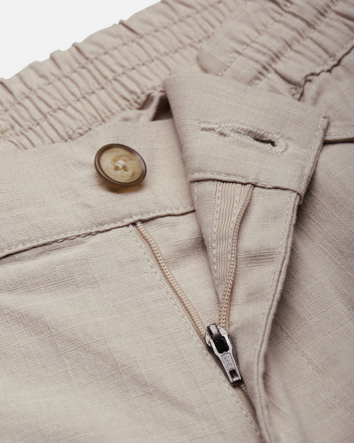 Men Comfort Straight Fit Mid-Rise Chinos Trouser