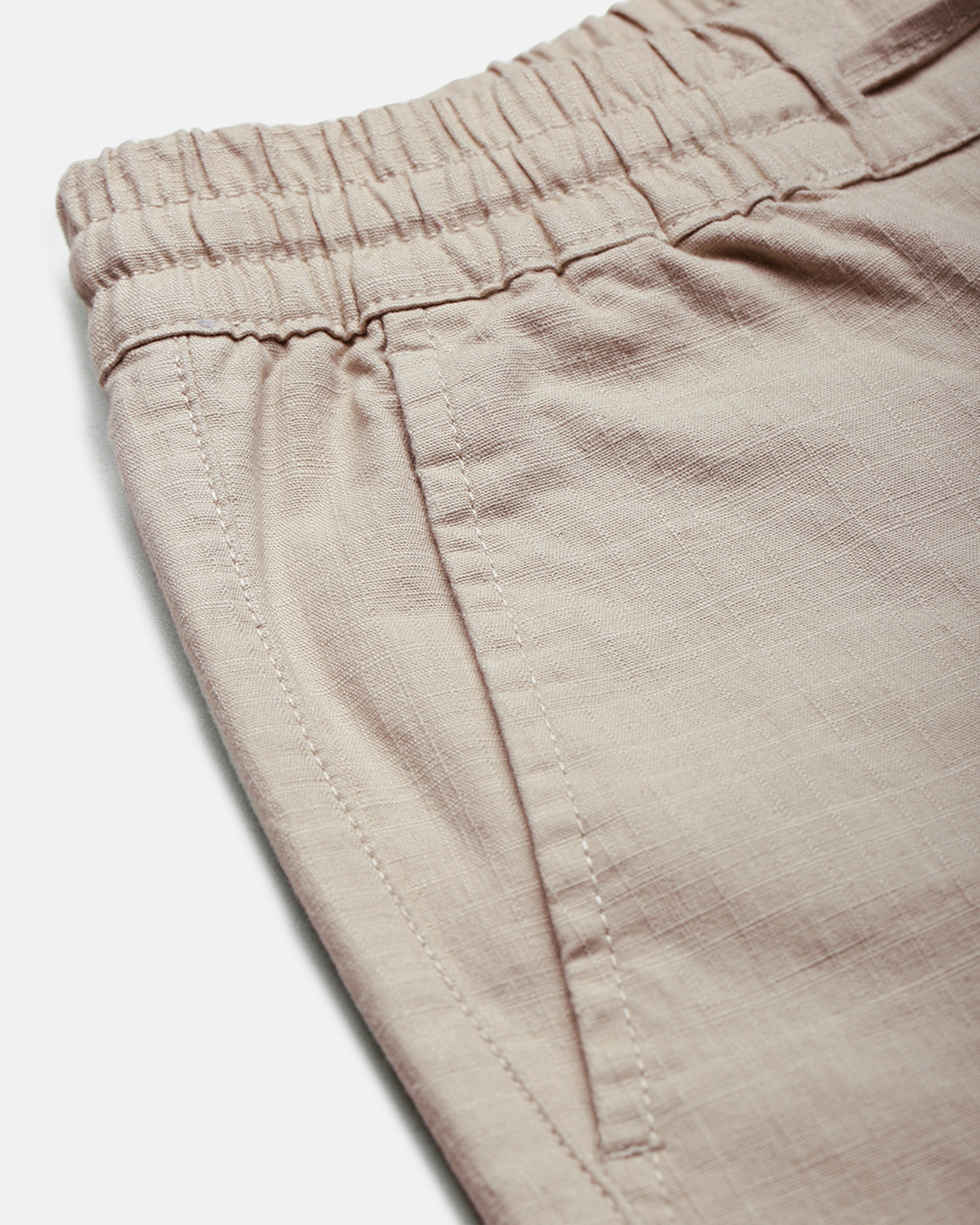 Men Comfort Straight Fit Mid-Rise Chinos Trouser