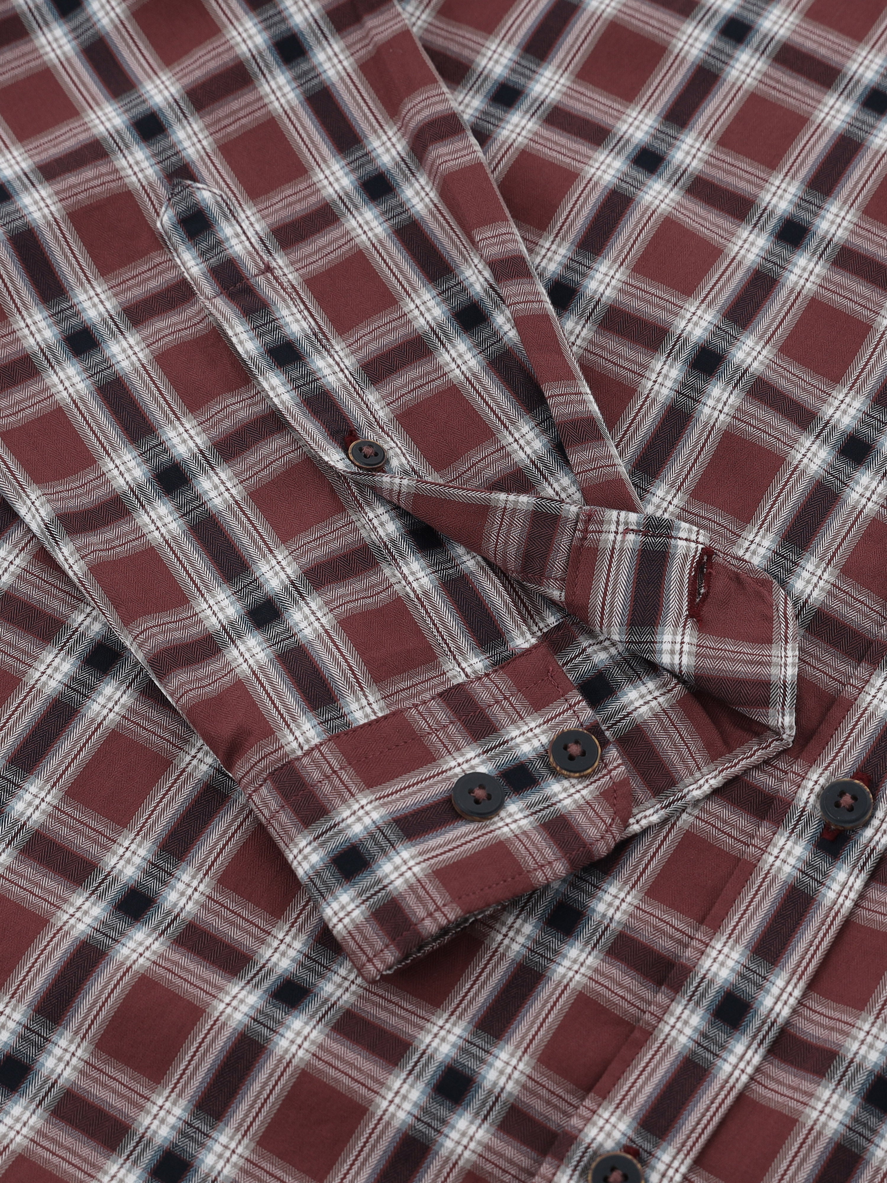 Men Smart Slim Fit Checked Casual Shirt