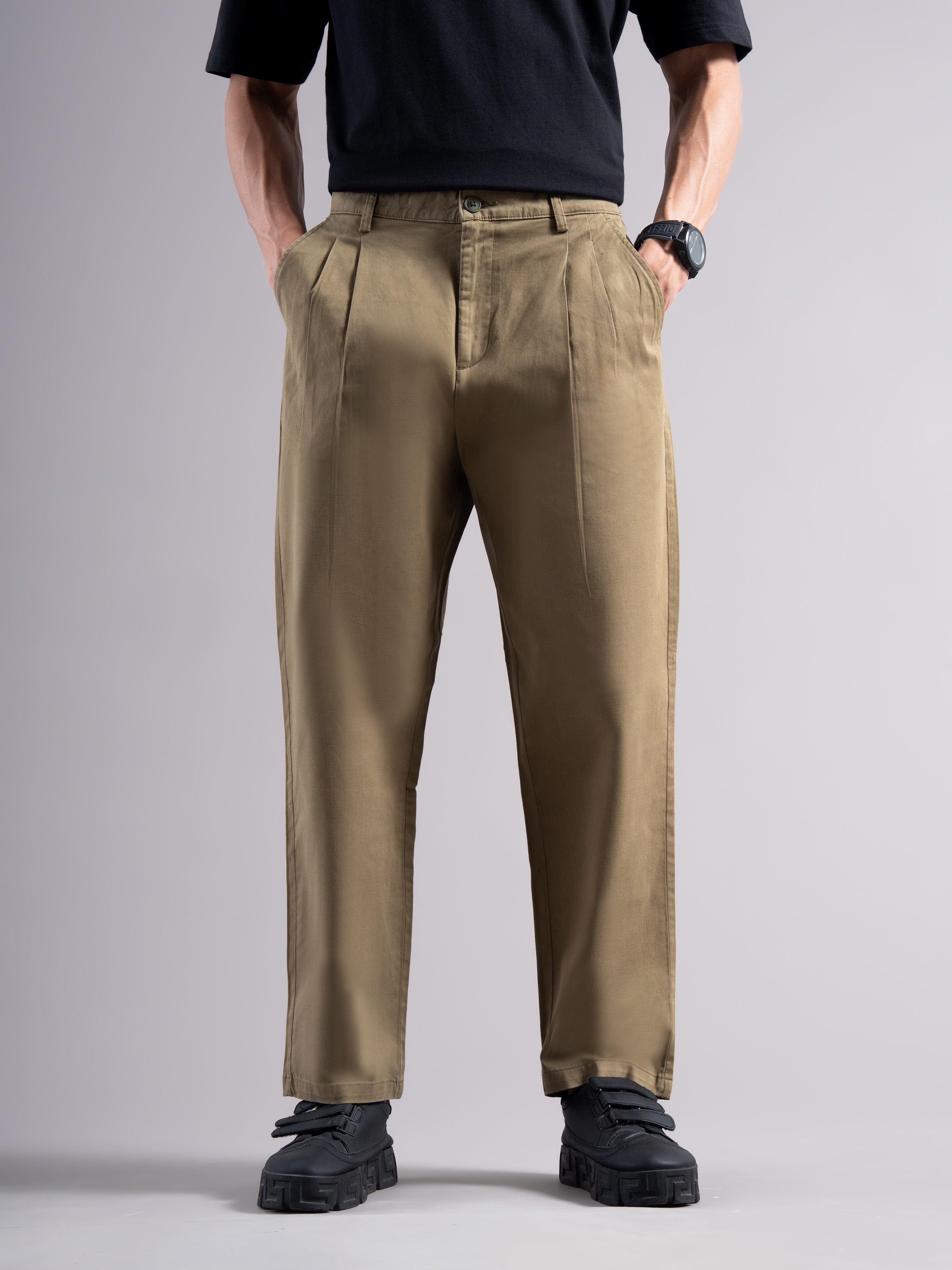 Men Low-Rise Relaxed Fit Pleated Chinos
