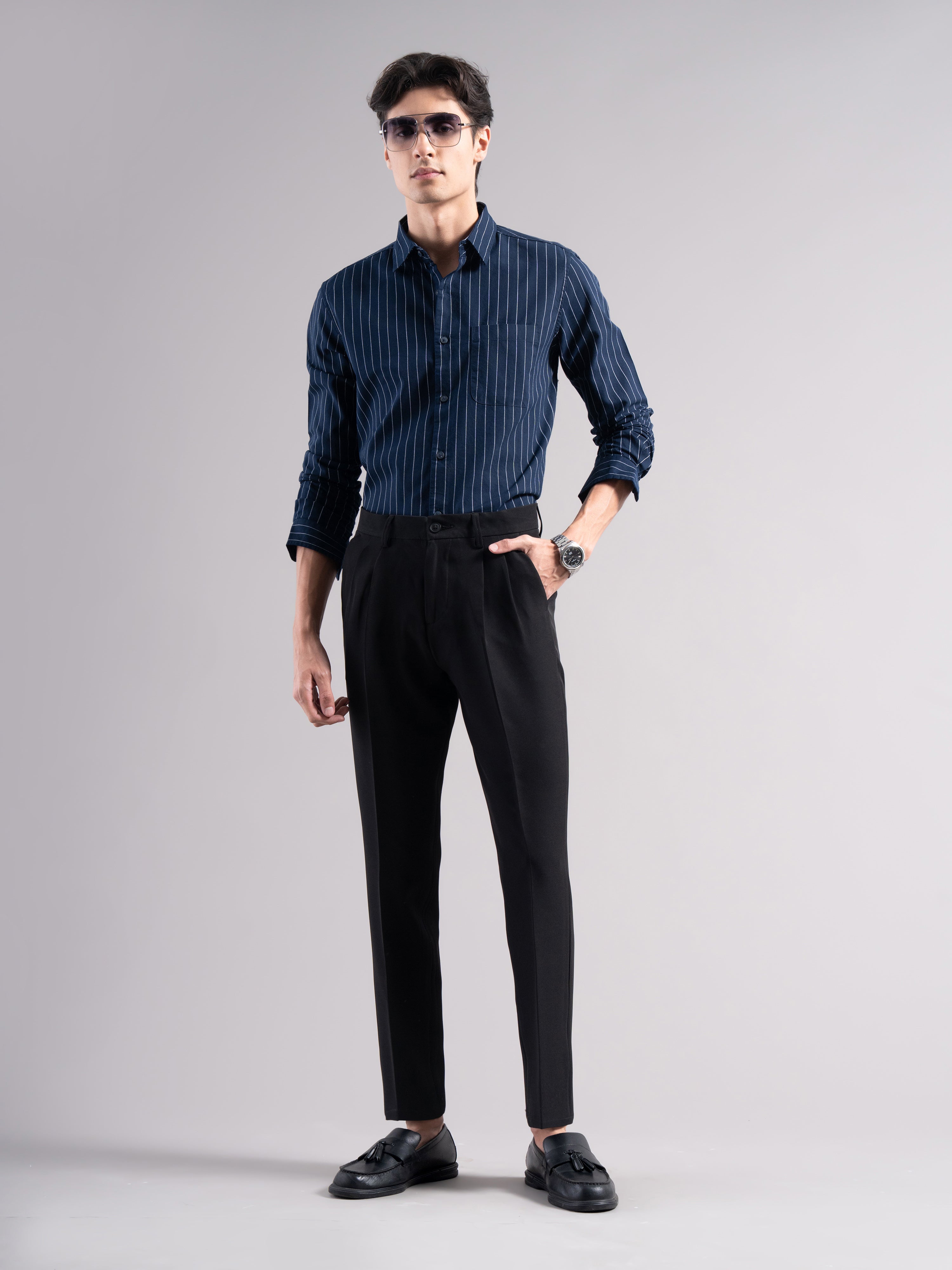 Men Low-Rise Relaxed Fit Stretchable Pleated Chinos