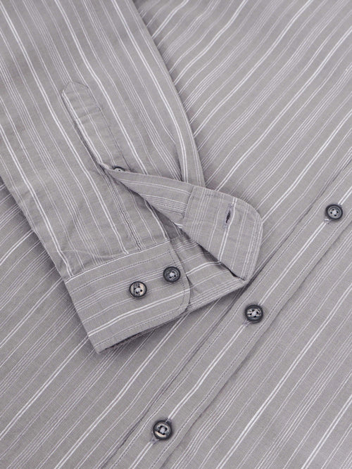 Men Smart Slim Fit Striped Casual Shirt