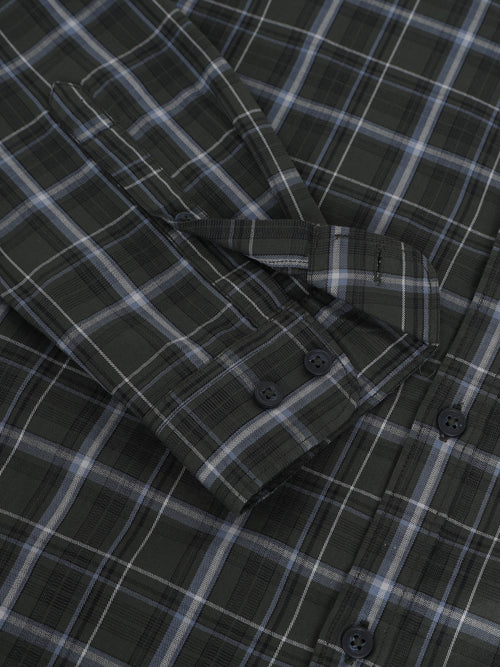 Men Smart Slim Fit Checked Casual Shirt
