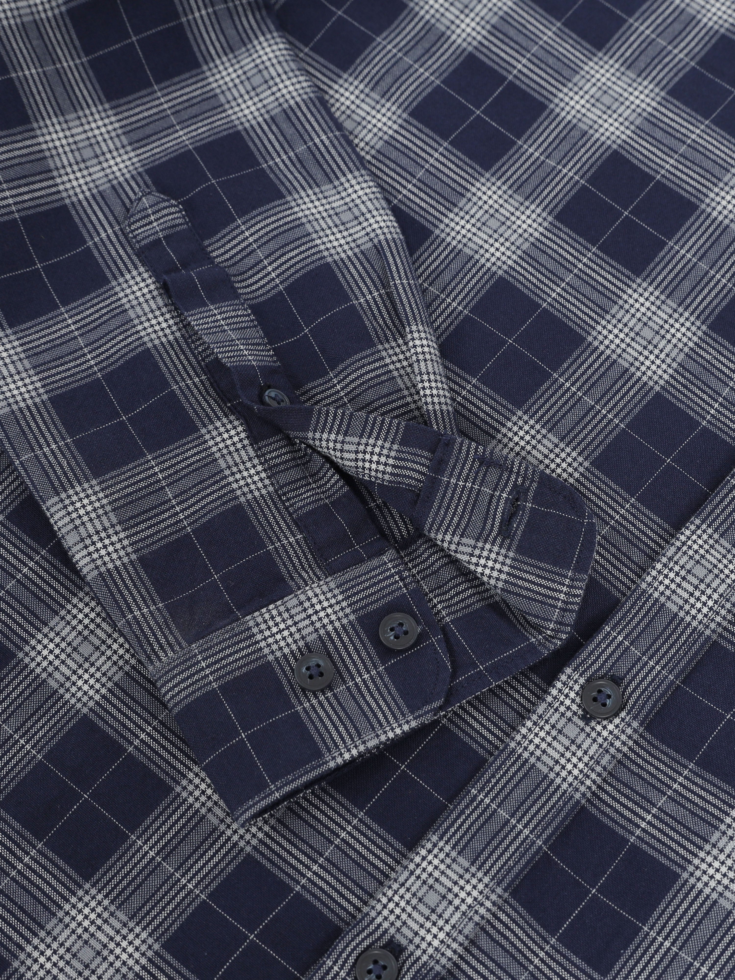 Men Smart Slim Fit Checked Casual Shirt