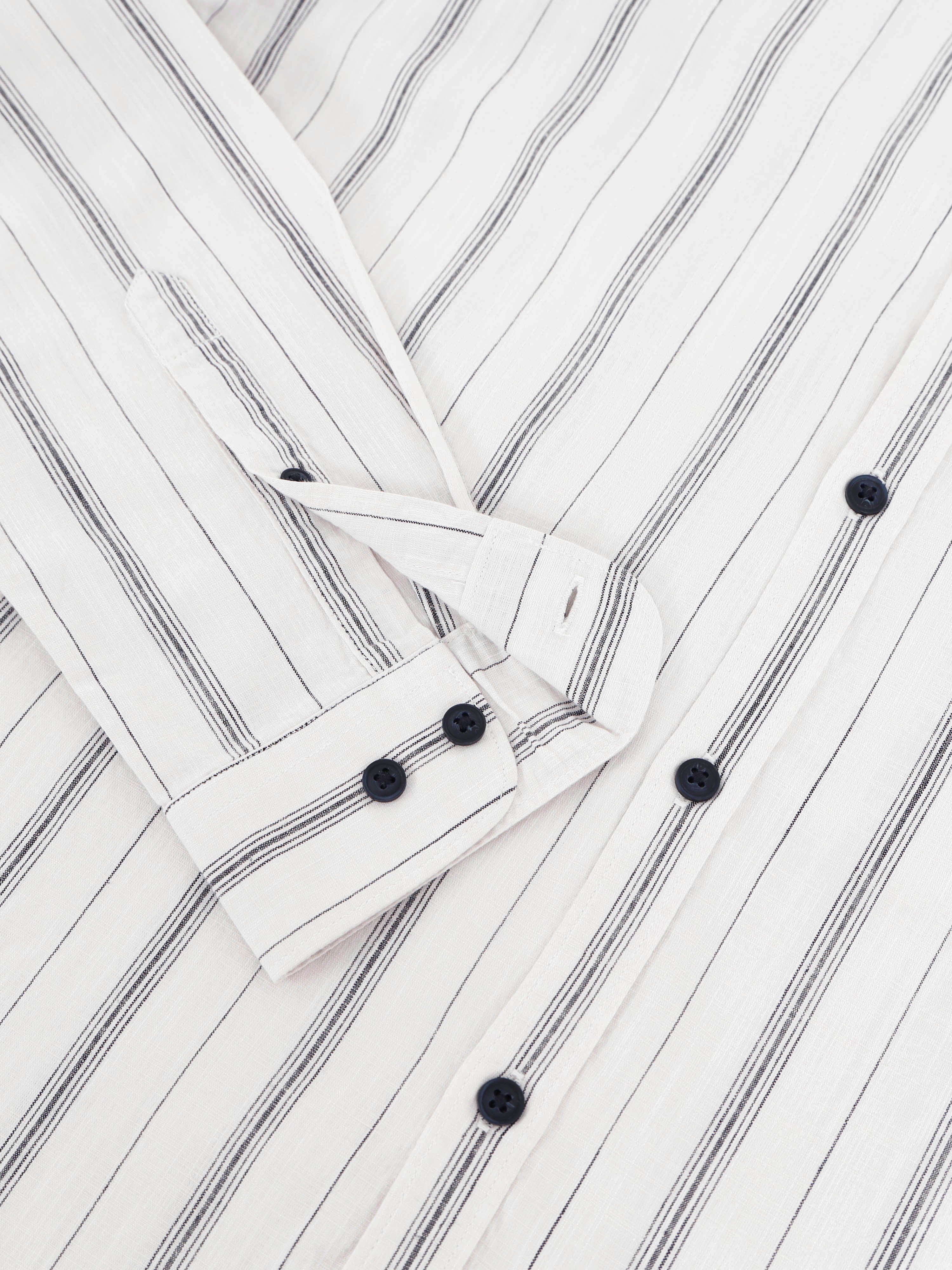 Men Smart Slim Fit Striped Casual Shirt