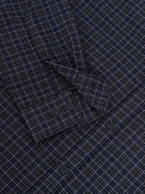 Men Smart Slim Fit Checked Casual Shirt