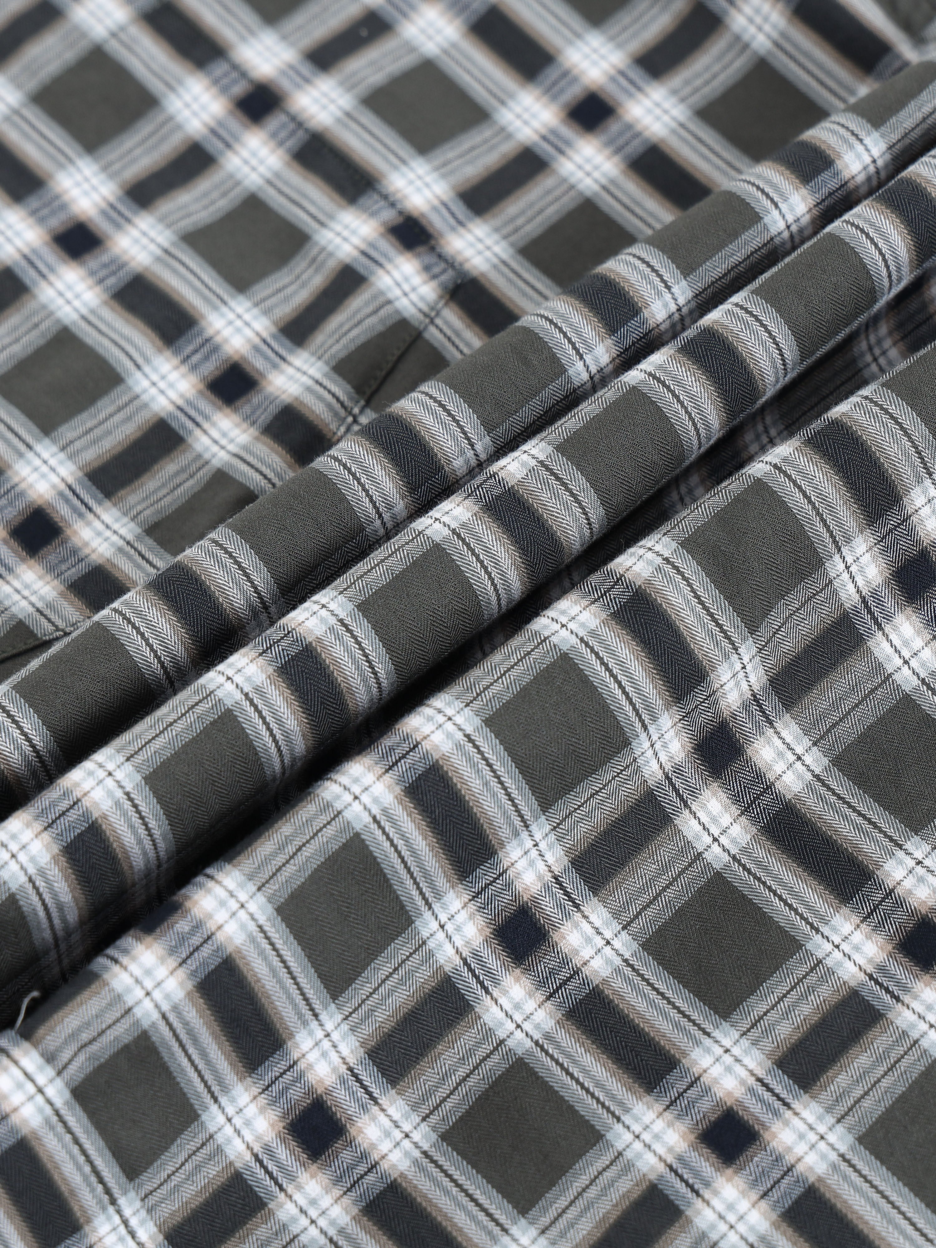 Men Smart Slim Fit Checked Casual Shirt
