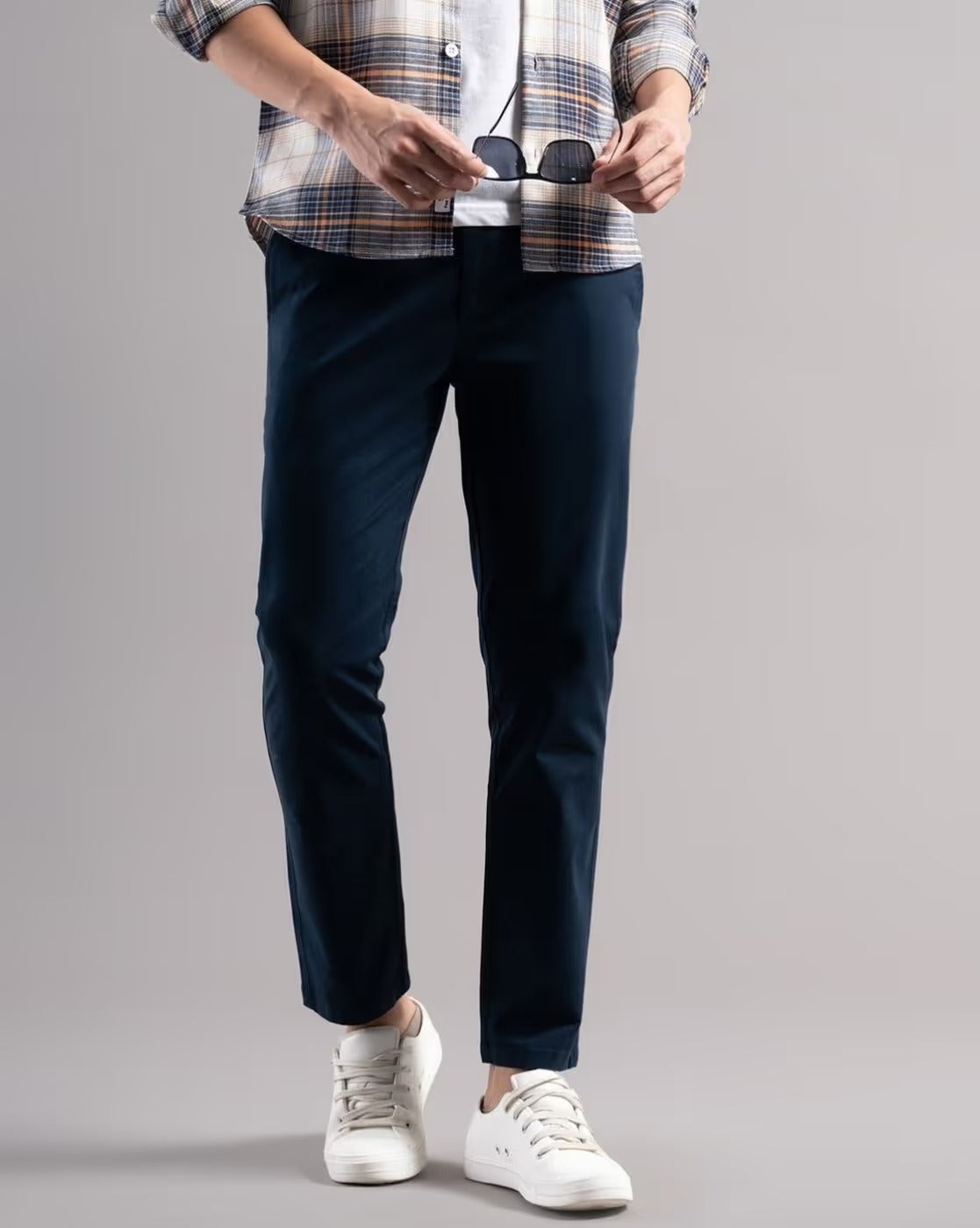 Men Smart Slim Fit Low-Rise Chinos Trousers